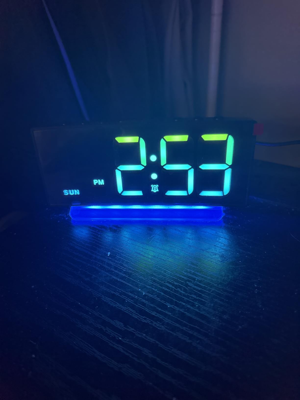 Cadmos Loud Alarm Clock for Heavy Sleepers Adults, Kids, Teens, Digital Desk Clock with USB Port, Large Numbers, 7 Color Night Light, Modern Electronic Plug in Simple Clock for Bedroom(Blue+Dynamic) customer photo 1