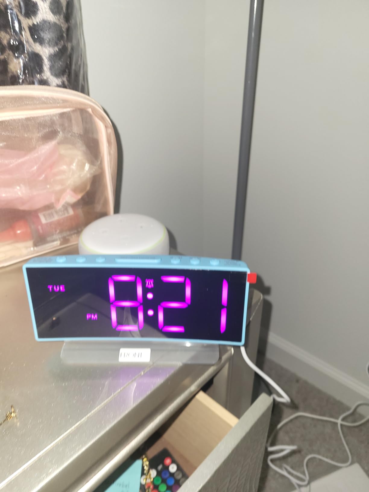 Cadmos Loud Alarm Clock for Heavy Sleepers Adults, Kids, Teens, Digital Desk Clock with USB Port, Large Numbers, 7 Color Night Light, Modern Electronic Plug in Simple Clock for Bedroom(Blue+Dynamic) customer photo 2