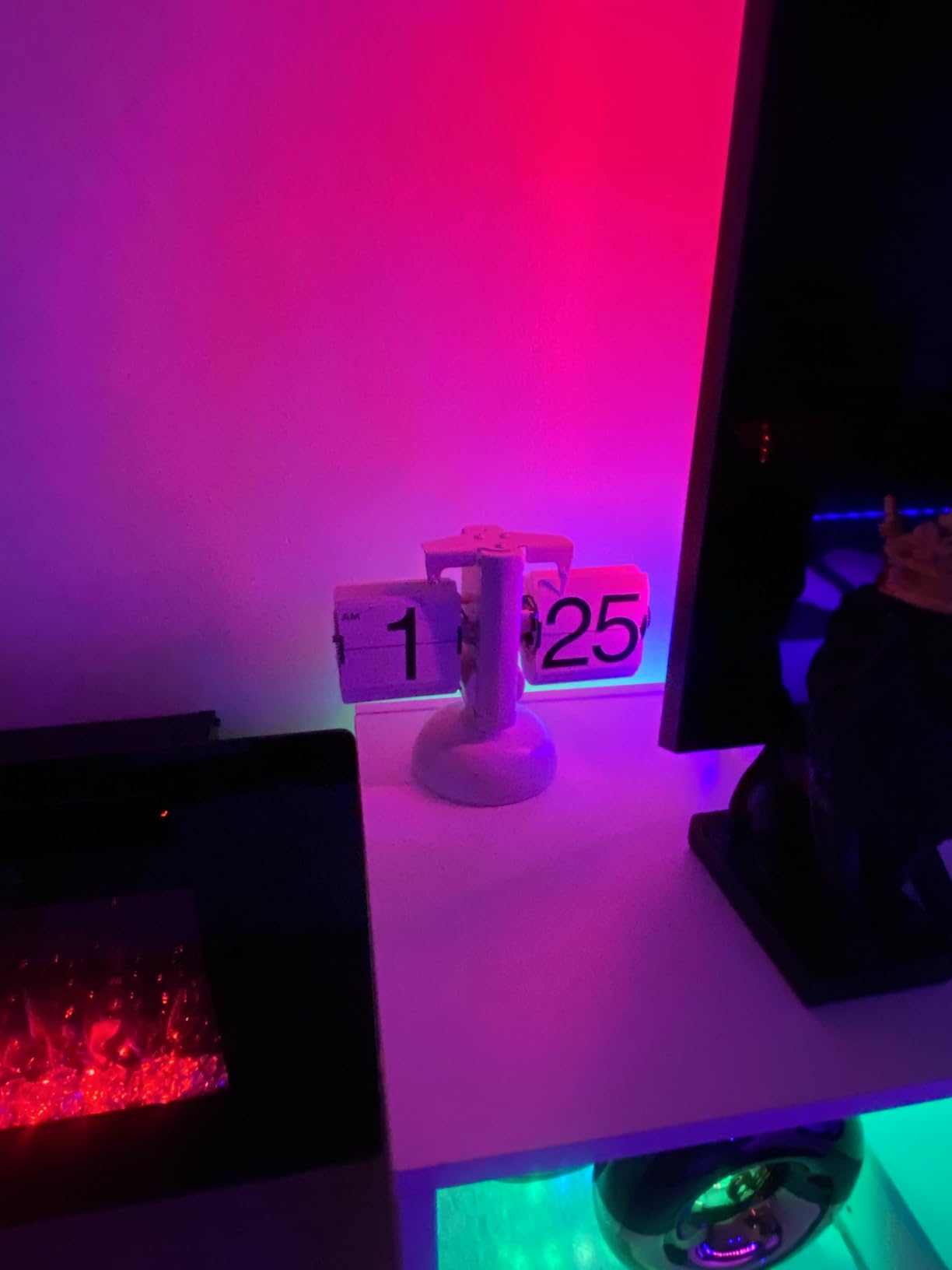 Metal Flip Desk Clock (White), Retro Design Auto Flip Table Clock | Vintage Flip Table Clock, Large Number, Battery Operated, Home Decor, Ideal for Home Office School Hotel Cafe customer photo 2