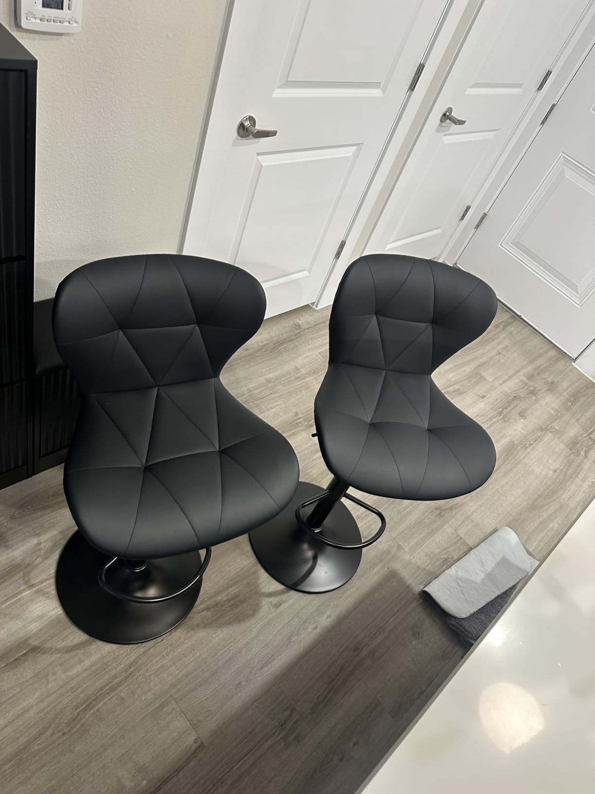 Nalupatio Modern Bar Stools Set of 2, Adjustable Faux Leather Upholstered Swivel Bar Stools, Counter Height Bar Chairs with Back for Kitchen Island, Black customer photo 1