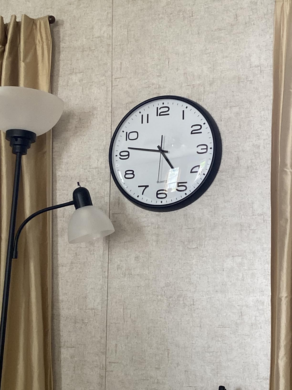 Plumeet 16'' Extra Large Wall Clock, Battery Operated Wall Clocks Silent Non-Ticking Quartz, Modern Style Suitable for Bedroom Living Room Office Decor - 3D Numbers Display, Black customer photo 1