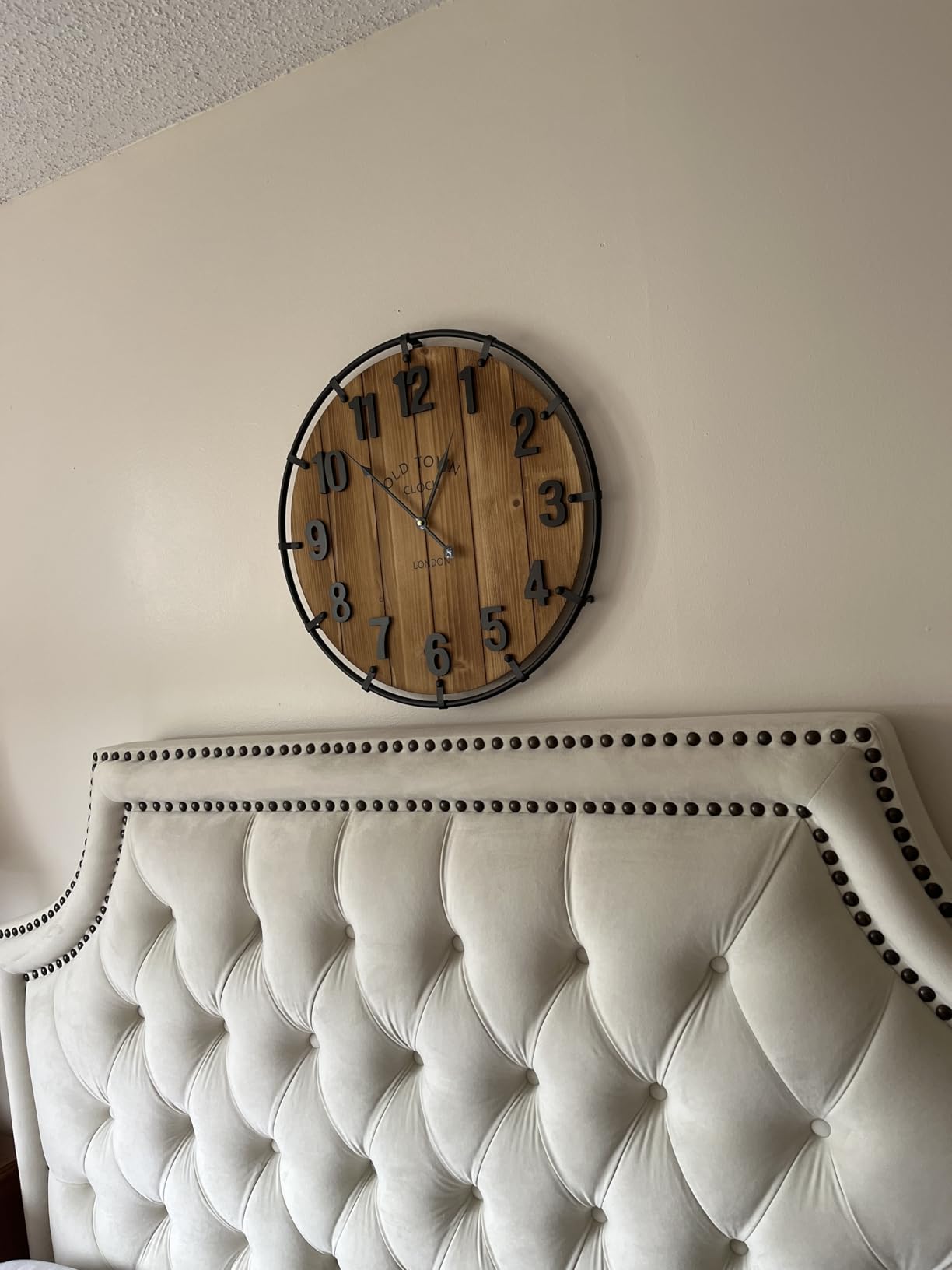 EMAX HOME Large Old Town Farmhouse Wall Clock 24 Inch Rustic Antique Wood with Metal Circle and Large Numerals Silent Battery Operated Wall Clock for Office Kitchen Bedroom Living Room customer photo 1