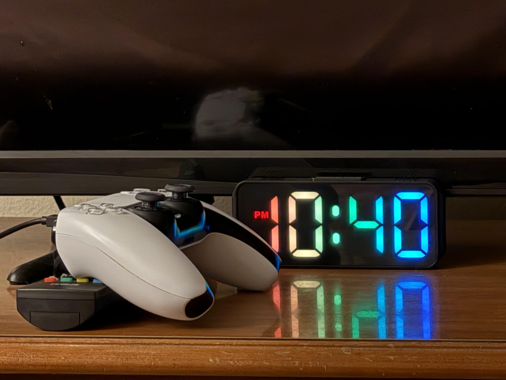 Peakeep Small Compact Digital Alarm Clock Plug-in for Bedrooms Bedside, Battery Backup Electric Clock, Large Big Numbers Display for Desk Table Small Spaces, 6 Dimmers, 5 Adjustable Alarm Volume customer photo 1