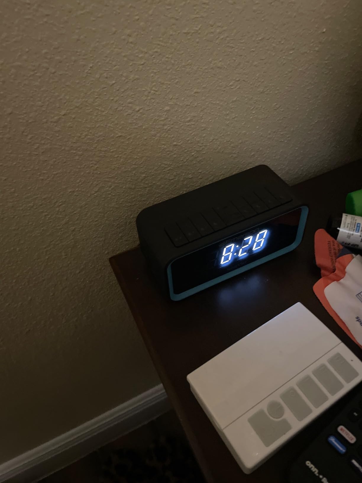 Emerson CKS1401 Smartset AM/FM Dual Alarm Clock Radio with 0.9