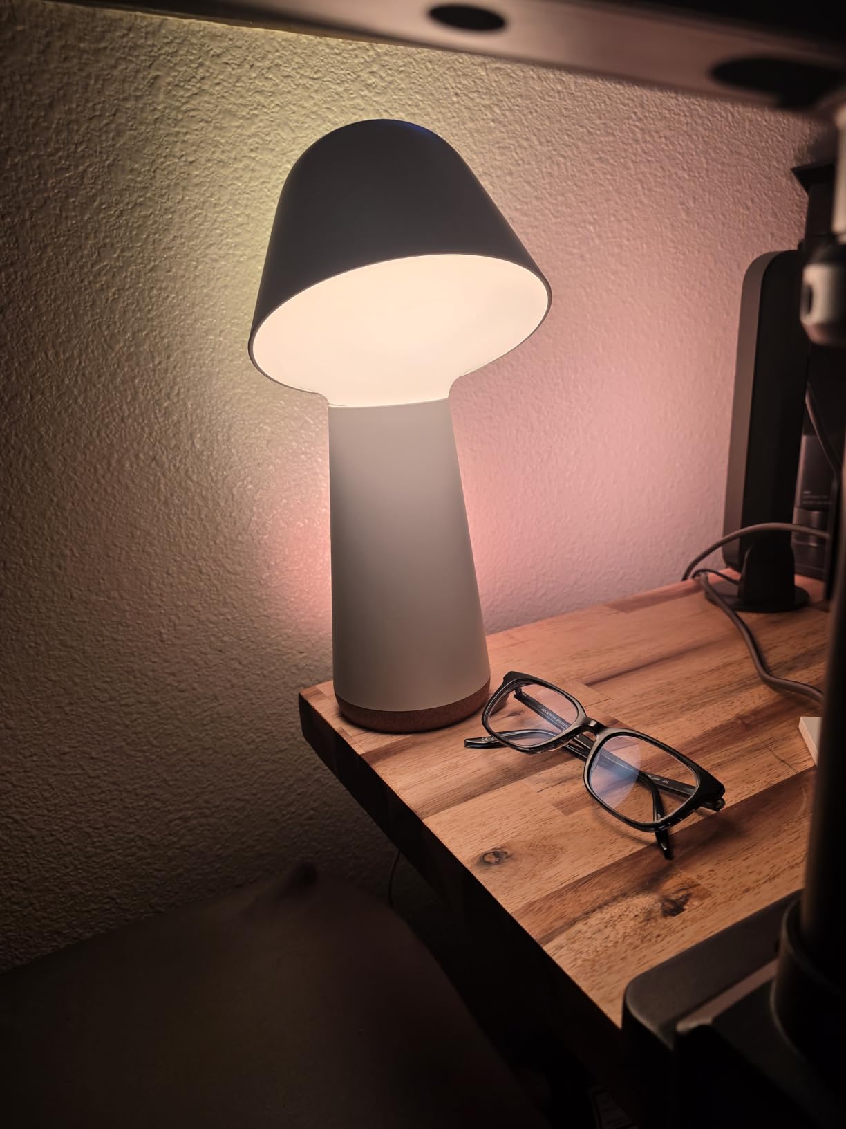 Philips Hue Twilight Smart Sleep and Wake-Up LED Lamp, White & Color Smart Lighting, Bedside Lamp Compatible with Bluetooth, Voice Control with Alexa, Apple Home & Google Assistant customer photo 1