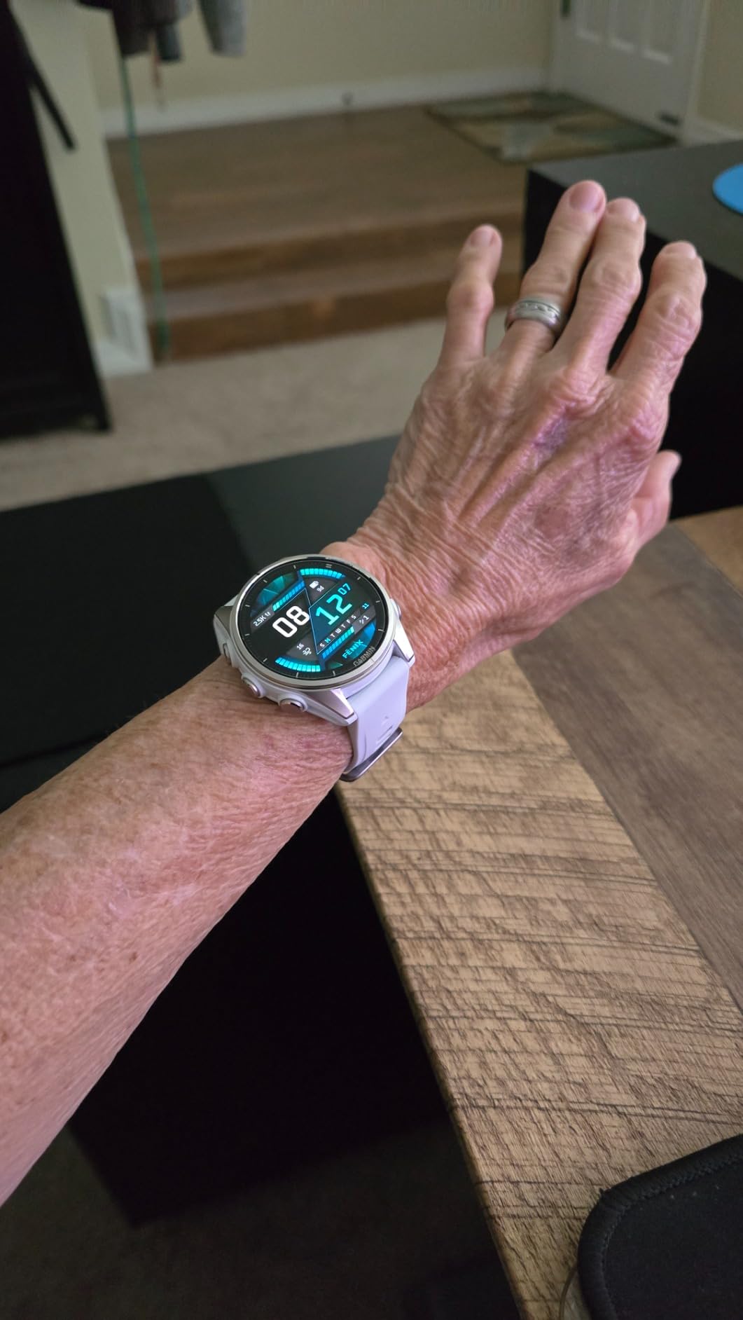 Garmin fēnix 8, 43mm, Whitestone | Premium Multisport Smartwatch, AMOLED Display, GPS, Built-In Flashlight, Dive-Rated, Built-In Speakers & Mic customer photo 2