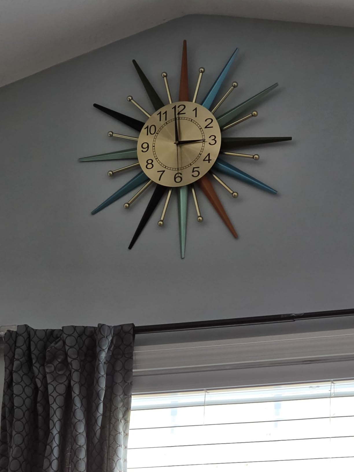 22 Inch Mid-Century Style Metal Crystal Wall Clock, Star-Shaped Silent Decorative Wall Clock, Suitable for Living Room, Bedroom, Dining Room, Porch, Office customer photo 1