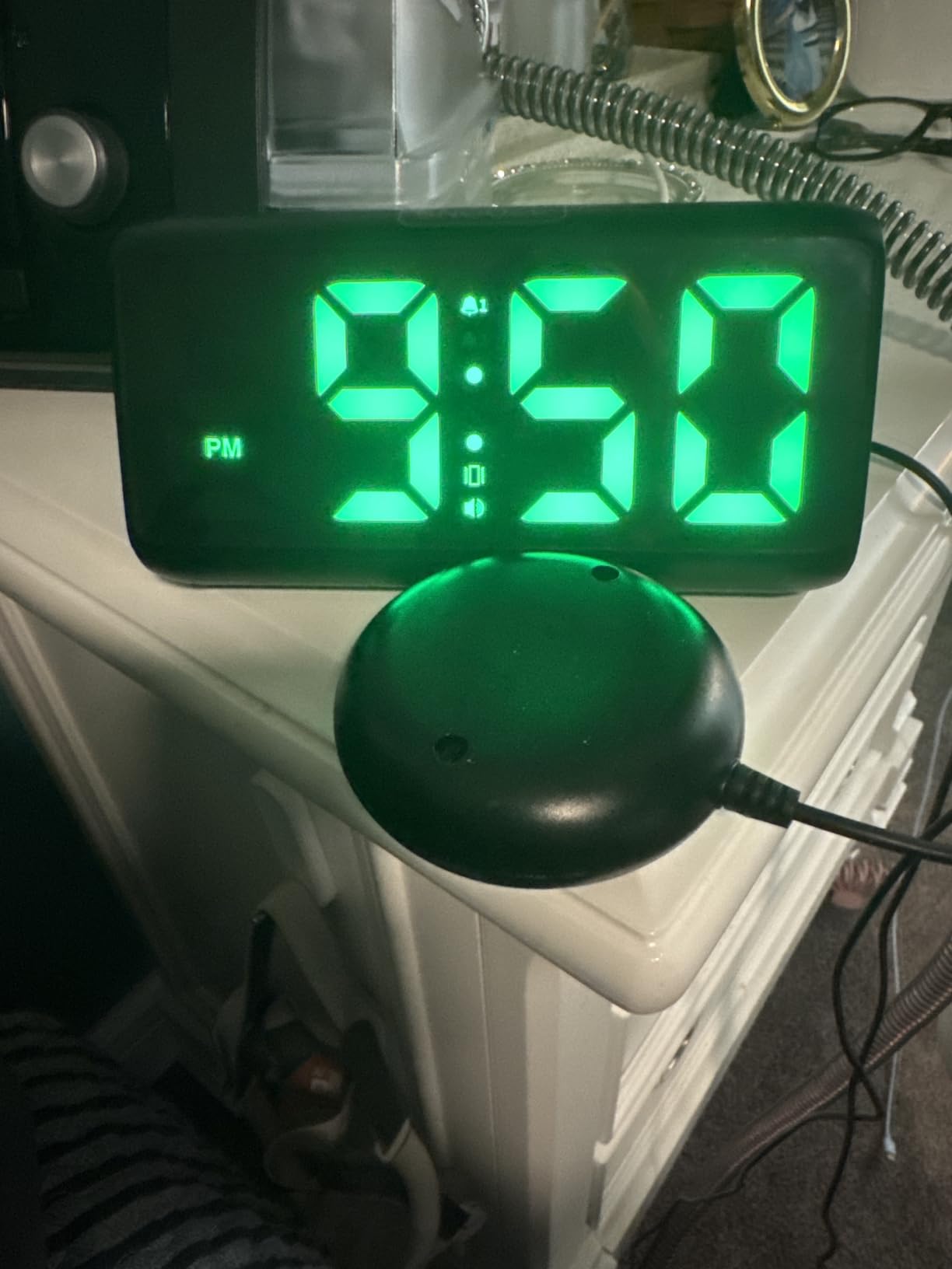 Loud Alarm Clock for Heavy Sleepers Black | Plug-in RGB Vibrating Alarm Clocks with Bed Shaker, 5 Dimmers, 2 Alarms and Snooze for Bedrooms Hearing Impaired Deaf Adults customer photo 1