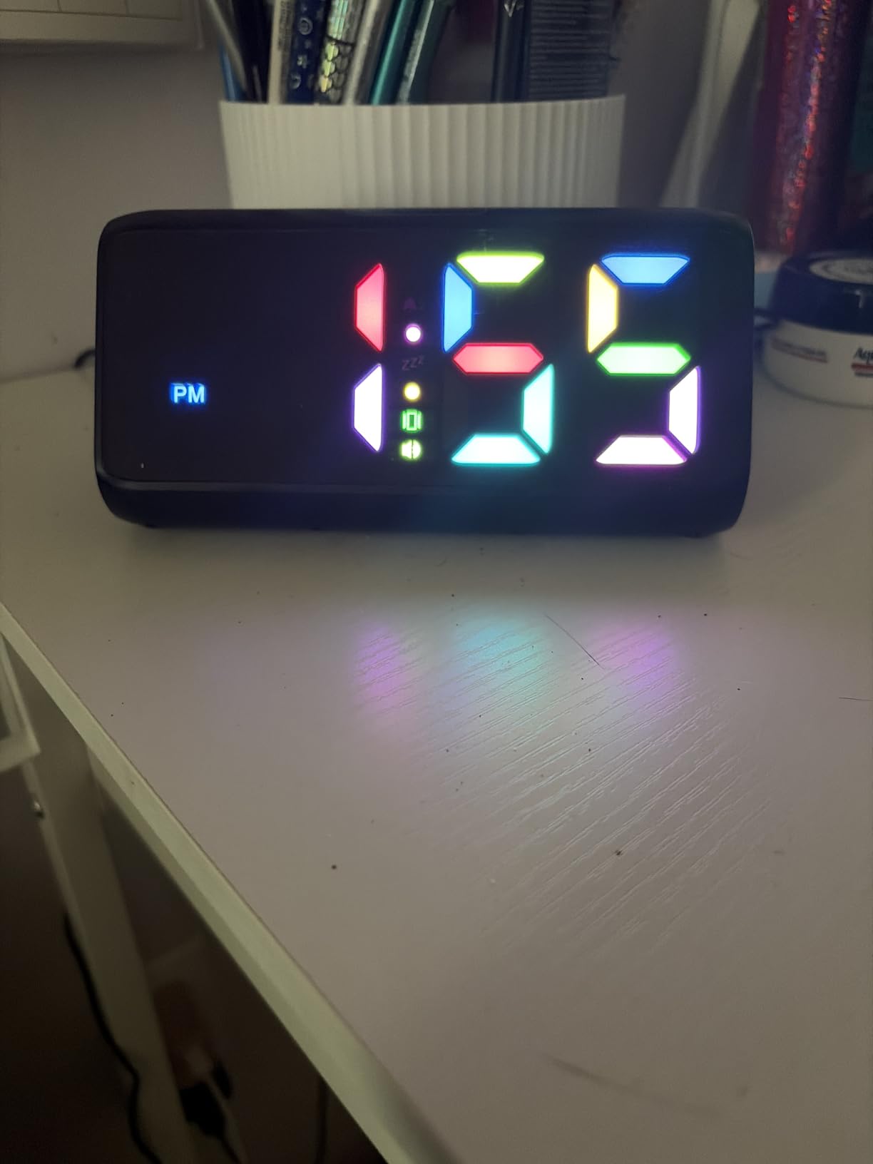 Netzu Loud Alarm Clock for Heavy Sleepers Black | Plug-in RGB Vibrating Alarm Clocks with Bed Shaker, 5 Dimmers, 2 Alarms and Snooze for Bedrooms Hearing Impaired Deaf Adults customer photo 2