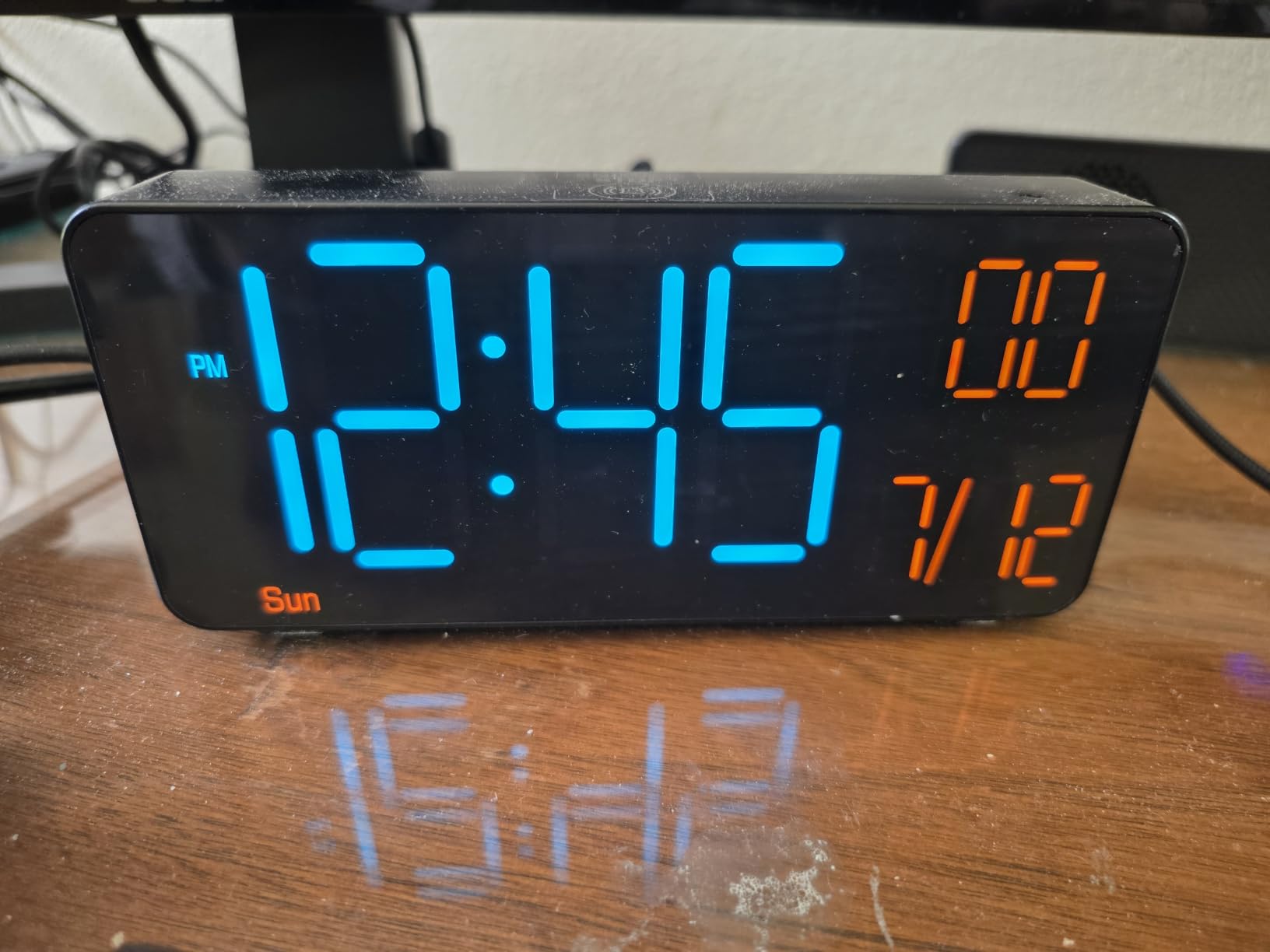 Alarm Clocks for Living Room, 6.7in Small Digital Clock for Bedroom, Auto Dimming, Date, Day of Week, Seconds or Indoor Temperature, Digital Alarm Clocks for Bedrooms, LED Desk Clock customer photo 1