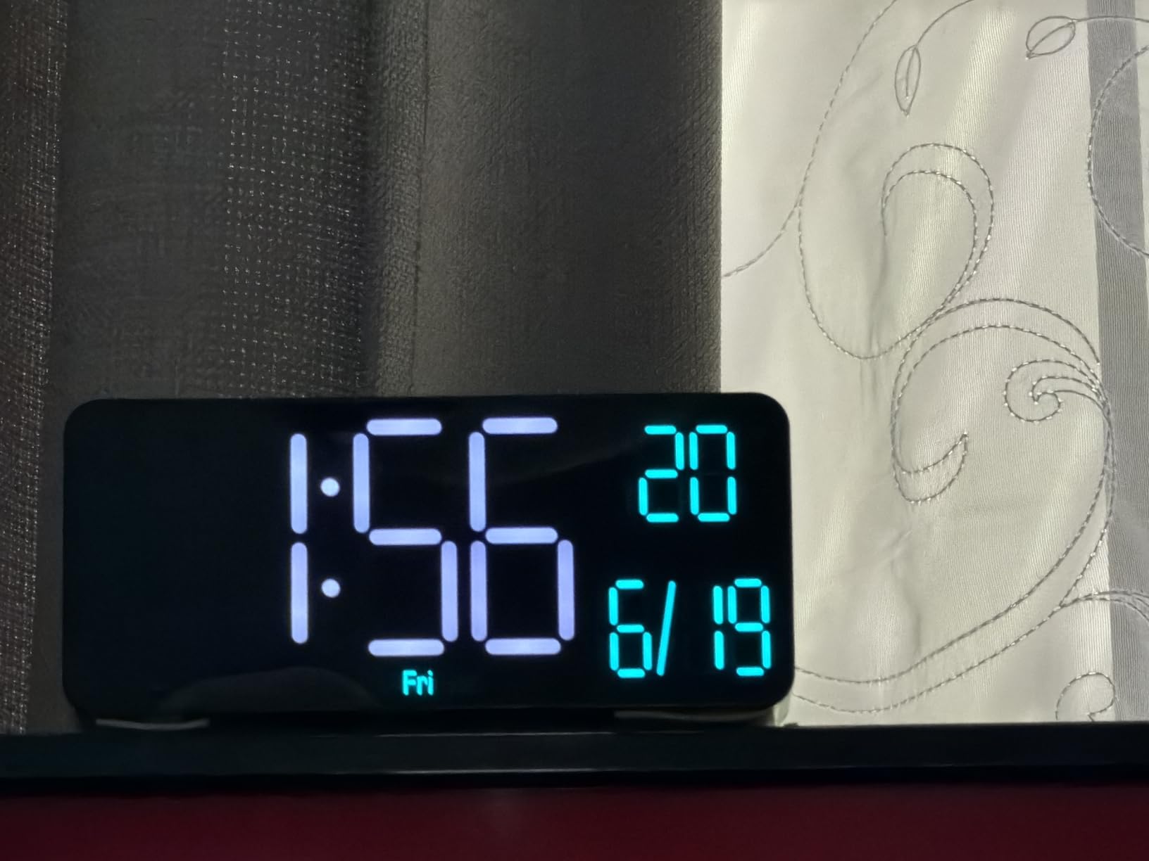 Alarm Clocks for Living Room, 6.7in Small Digital Clock for Bedroom, Auto Dimming, Date, Day of Week, Seconds or Indoor Temperature, Digital Alarm Clocks for Bedrooms, LED Desk Clock customer photo 2
