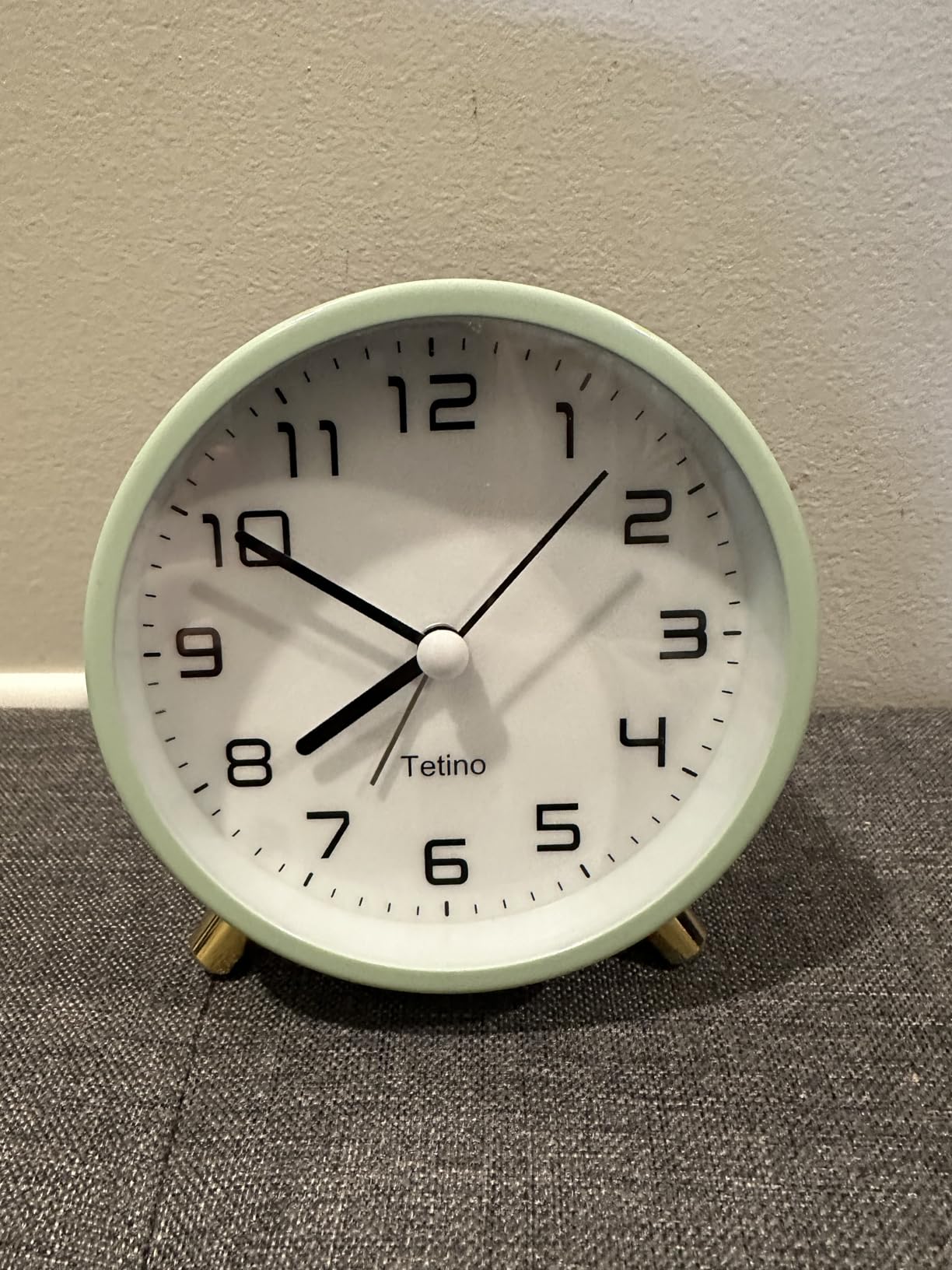 Tetin Analog Alarm Clocks,Retro Metal Desk Silent Non Ticking Small Clock with Night Light,Battery Operated,Simple Design,for Bedrooms, Bedside,Office,Home Décor (Green) customer photo 2
