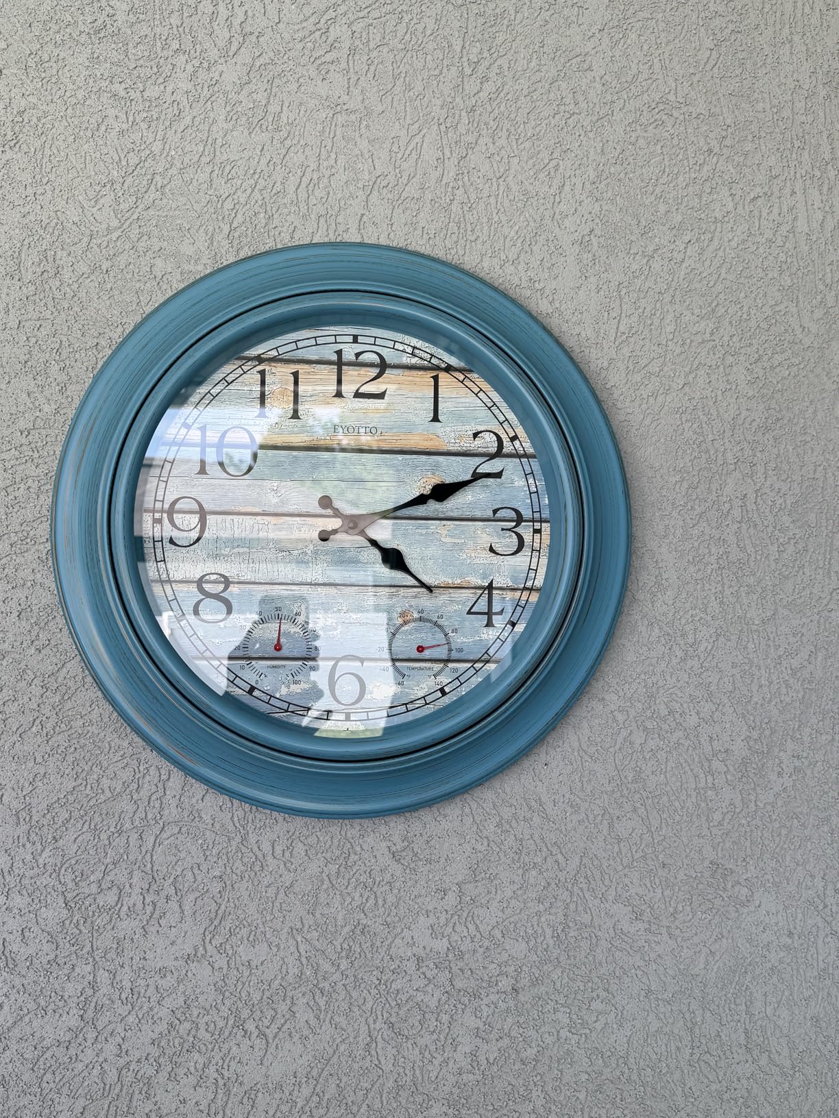 eYotto 18-Inch Outdoor Wall Clock with Waterproof Thermometer and Hygrometer, Weather-Resistant, Battery Operated, Large Easy-Read Dial, Silent Non-Ticking customer photo 1