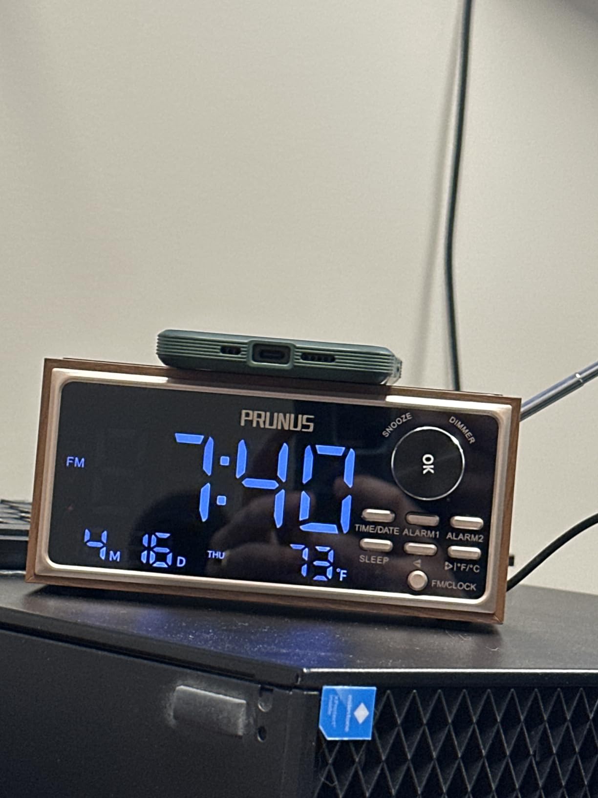 PRUNUS J-177 Retro Vintage Alarm Clock Radio with Fast Wireless Charging, Dual Alarms, Snooze, Large LED Display, Dimmer Control, Auto-Dimming, Retro Clock for Bedroom customer photo 2