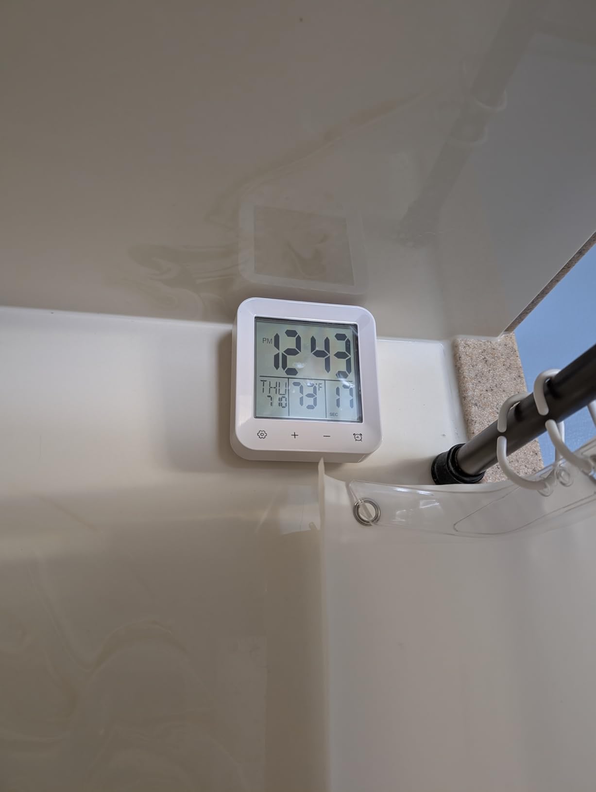 Digital Shower Clock Waterproof,Bathroom Extra Large LCD Screen Wall Clock Timer,Countdown,Moisture Proof,Anti Splash,Display Temperature,Time,Date and Week,Suction Cup,Hanging,Hole Stand customer photo 2