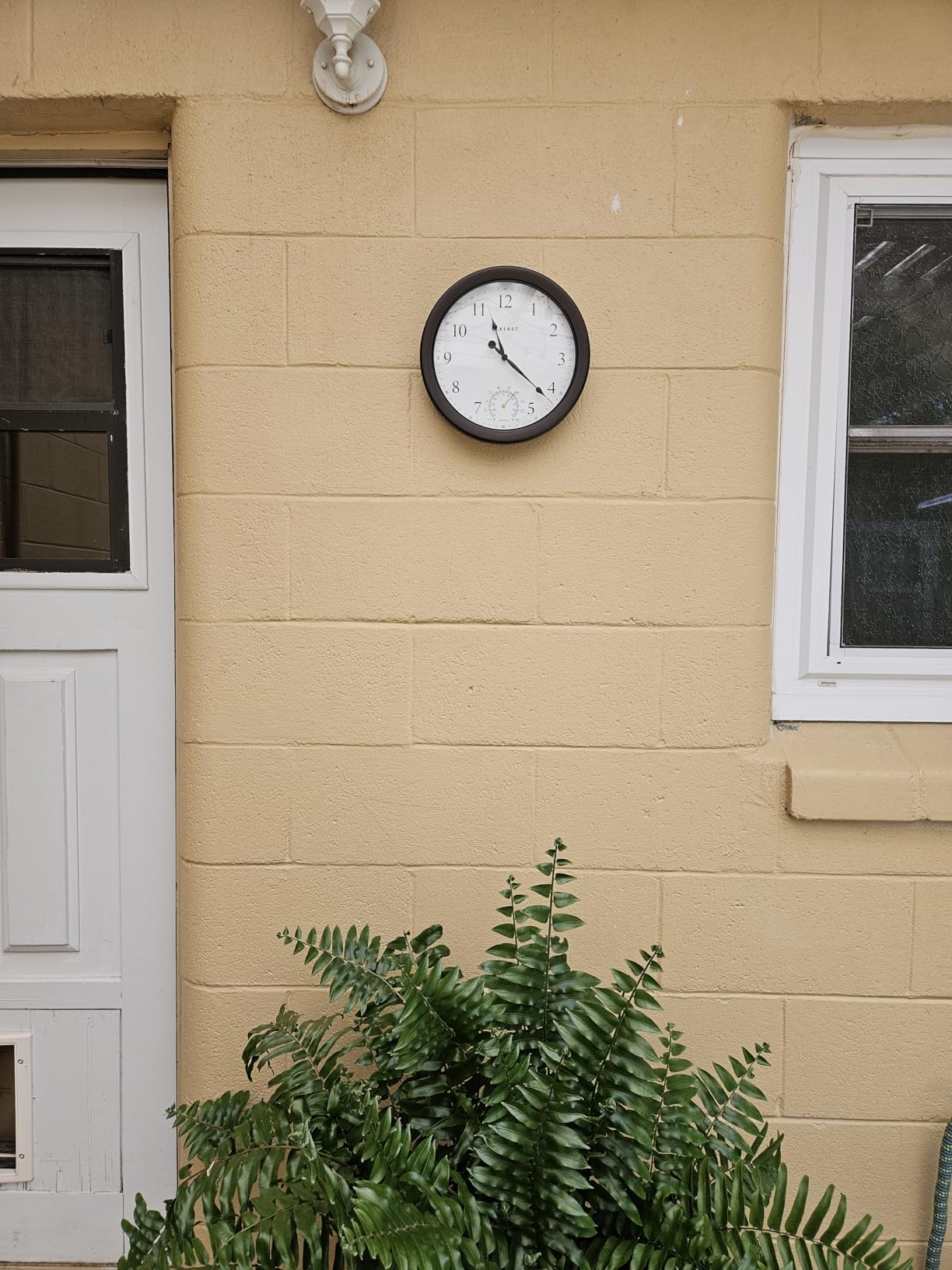 18 Inch Outdoor Clocks for Patio Waterproof & UV Resistant, Black | Built In Thermometer & Hygrometer,IP56 Weatherproof, Accurate & Easy to Read for Patio, Pool, Porch & Garden Decor customer photo 2