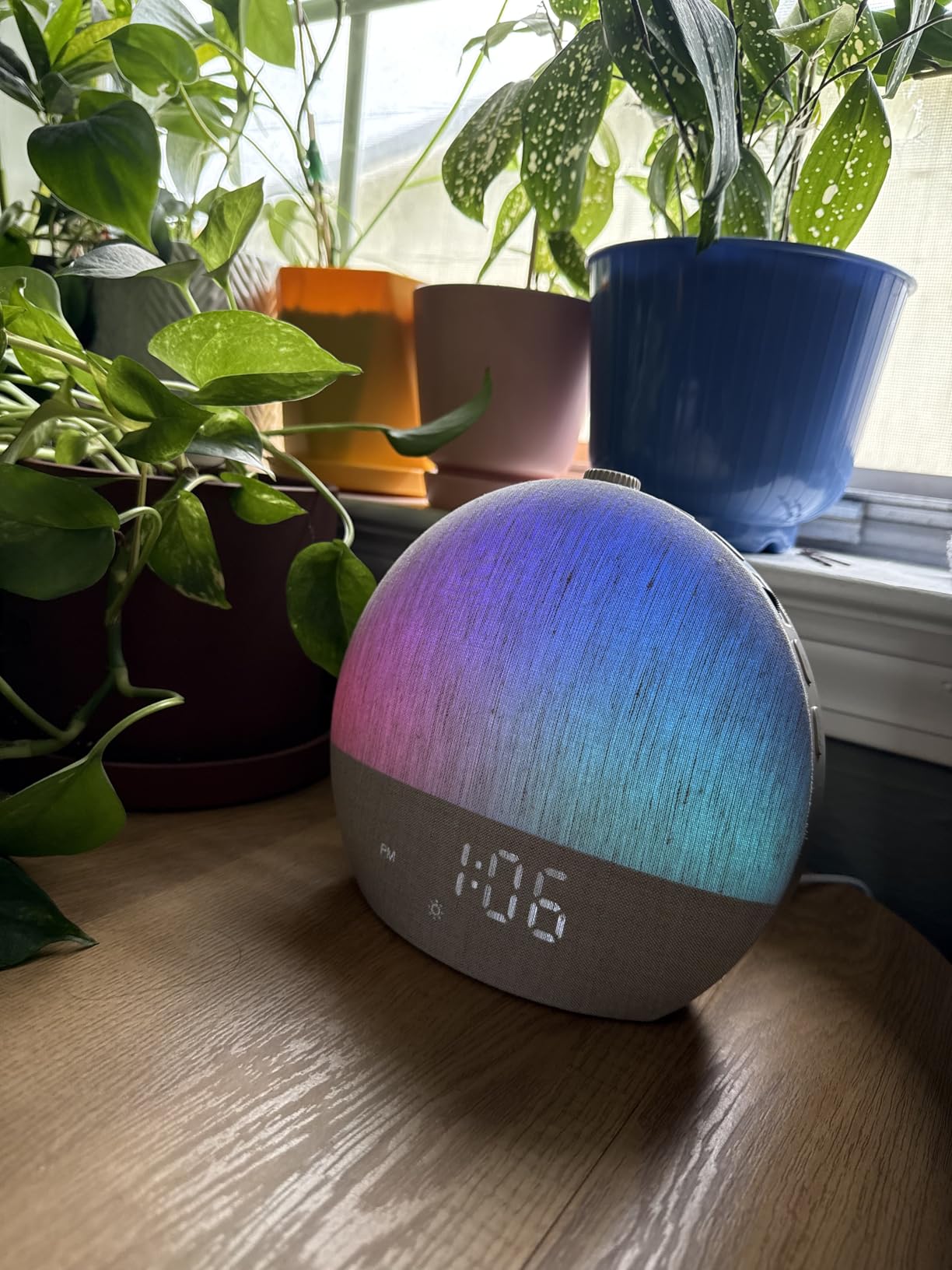 Geuuap Sunrise Alarm Clock, Noise Sound Machine Night Light, Wood Grain | 25 Soothing Sounds, 17 Dimmable lights, Dual Independent Alarms, Unlimited Snooze, Bluetooth Speaker, Backup Battery Memory customer photo 1