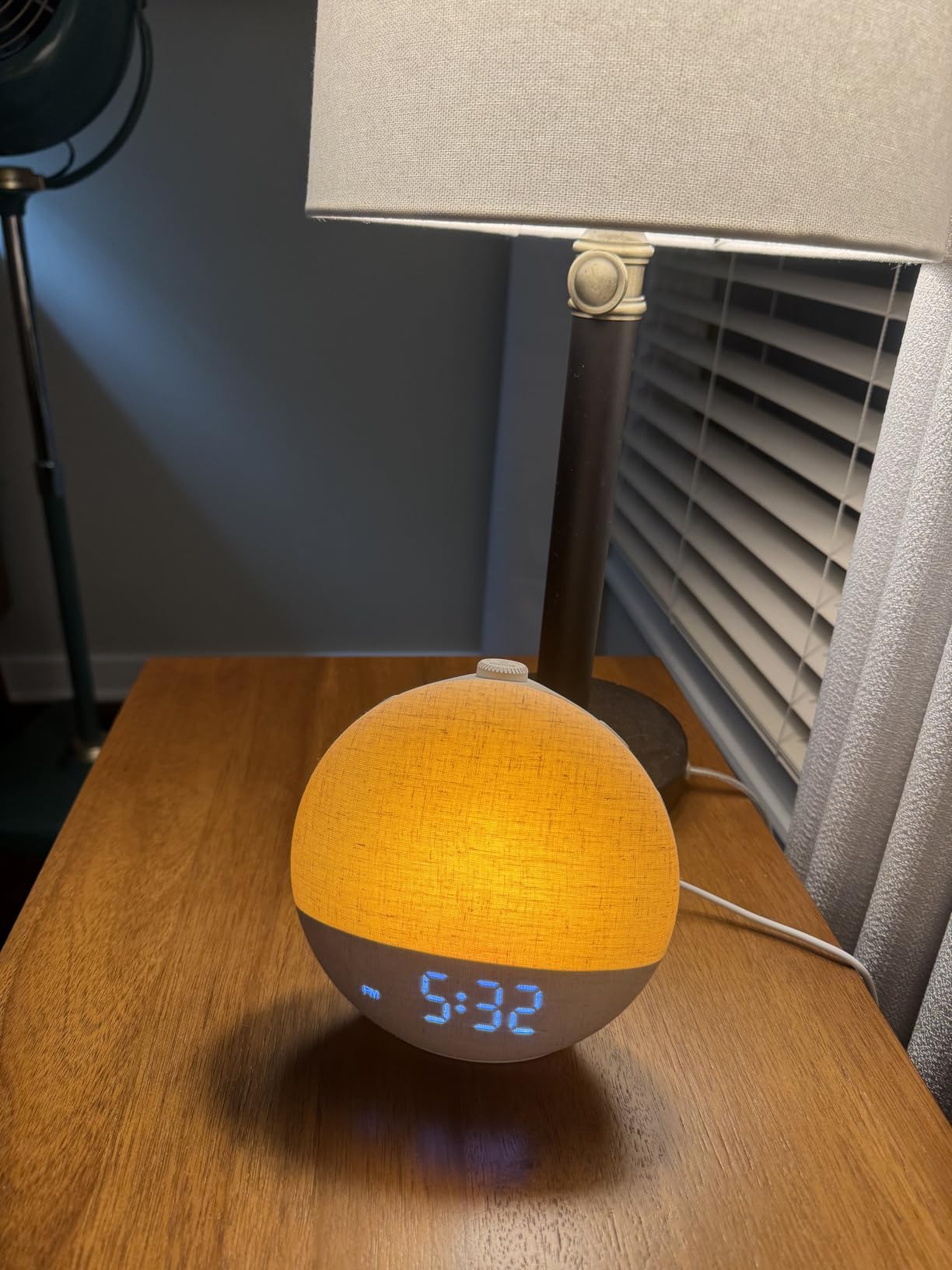 Sunrise Alarm Clock with Sound Machine, Natural Wake Up Light with Night Light, 30 Sleep Sounds, White Noise Machine Alarm Clocks for Bedrooms, Heavy Sleepers customer photo 2