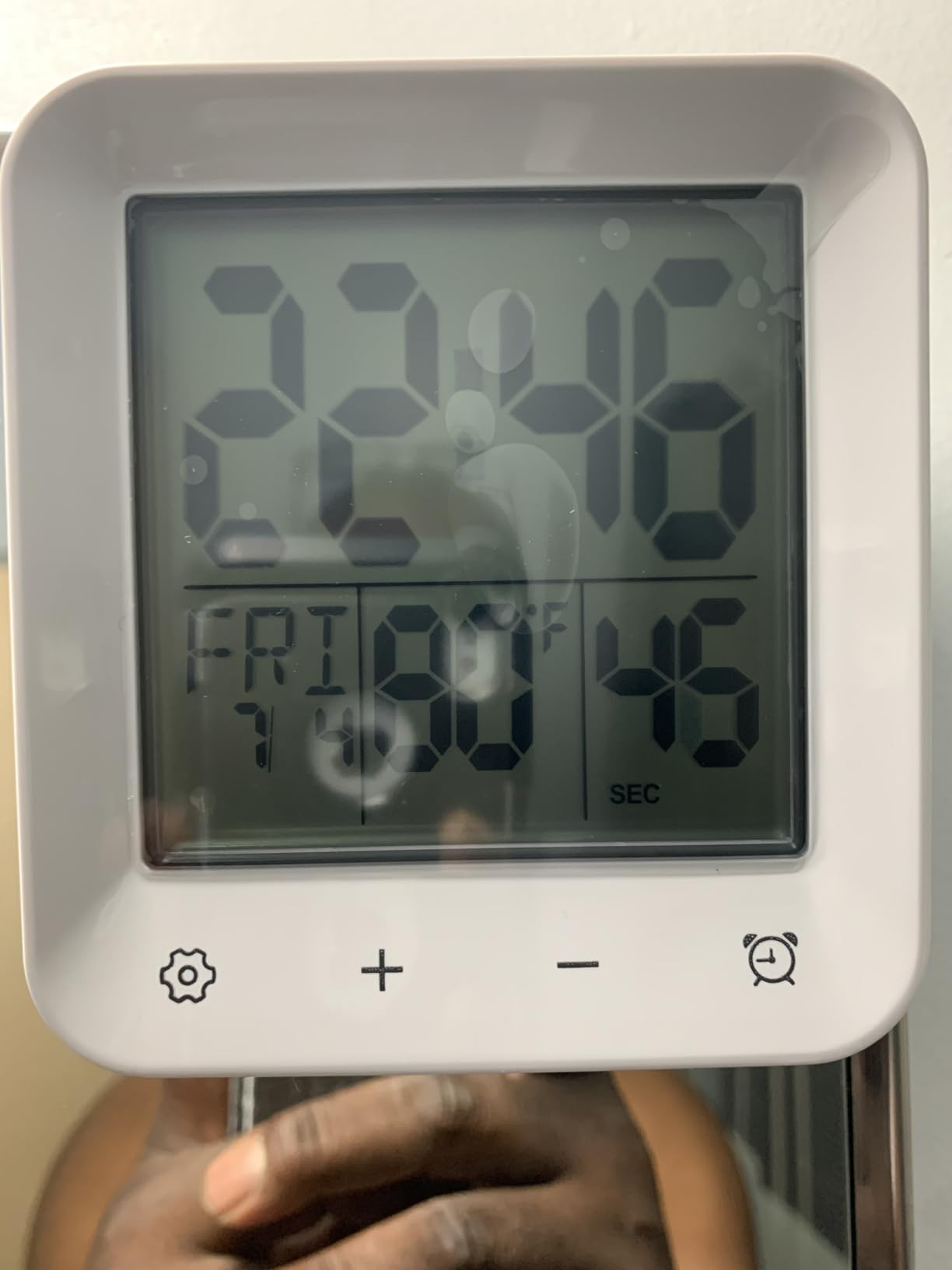 Digital Shower Clock Waterproof,Bathroom Extra Large LCD Screen Wall Clock Timer,Countdown,Moisture Proof,Anti Splash,Display Temperature,Time,Date and Day of the Week,Suction Cup,Hanging,Hole Stand customer photo 1