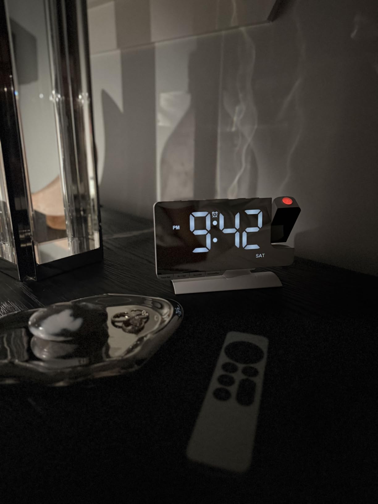 SZELAM Digital Clock,Alarm Clock Bedside with Projection,7.3