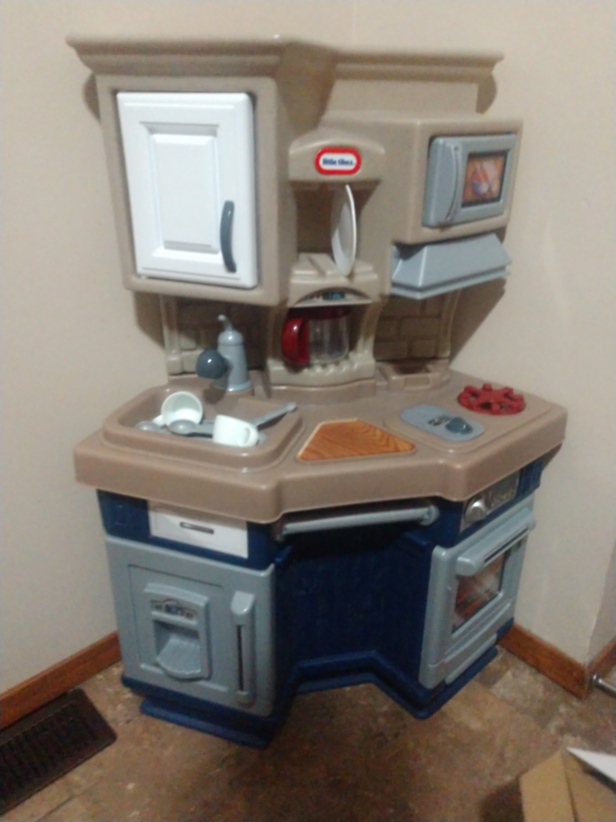 Little Tikes Super Chef Kitchen Blue & Cream, 14.00 l x 28.00 w x 40.00 h inches customer photo 1