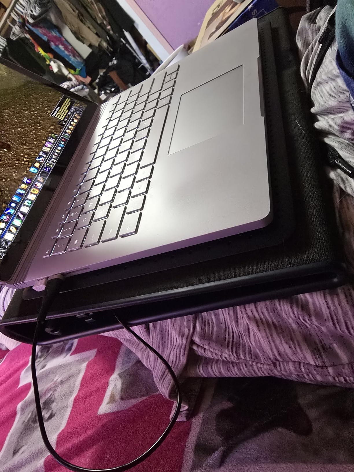 Targus 17 Inch Dual Fan Lap Chill Mat - Soft Neoprene Laptop Cooling Pad for Heat Protection, Fits Most 17