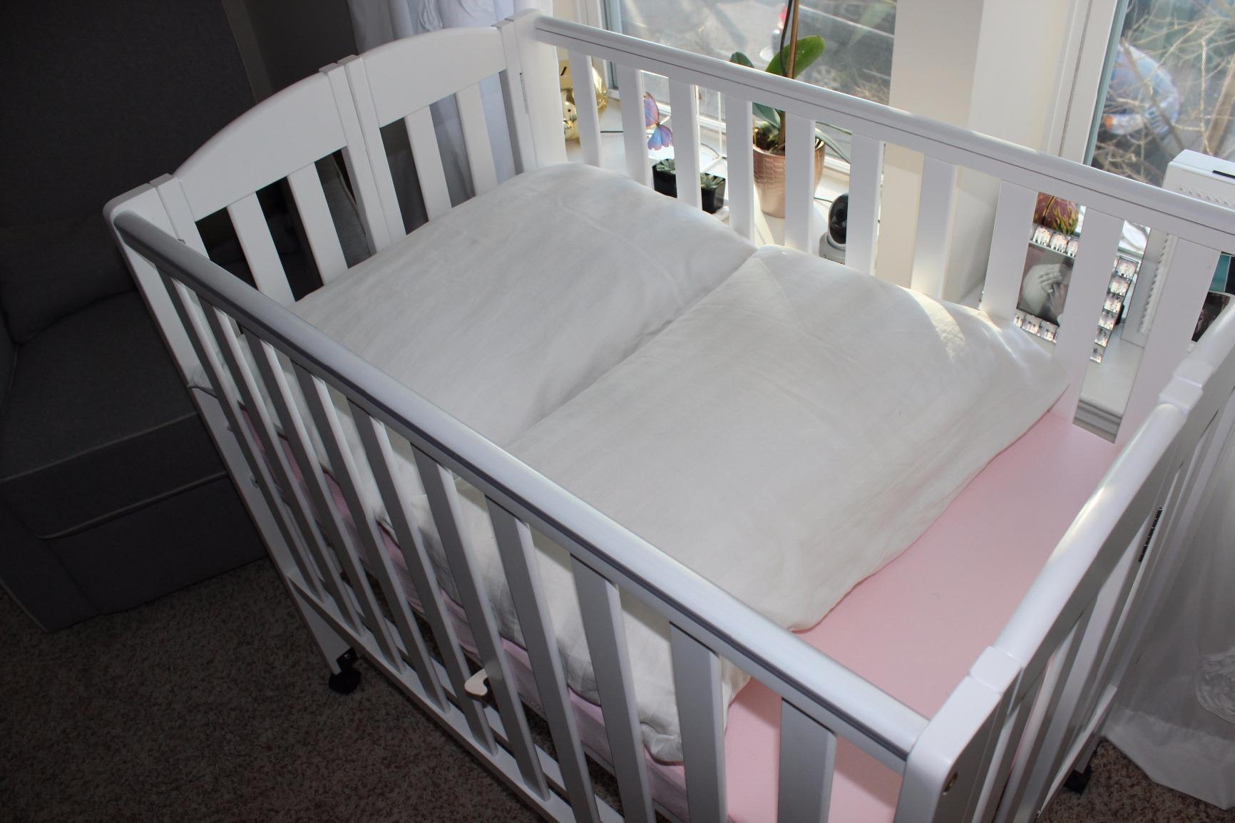 Dream On Me 2-in-1 Portable Mini Crib, Non-Full Size Baby Crib for Small Spaces, 2 Mattress Heights, Compact Travel Design, Includes Mattress, GREENGUARD Gold & BSA Certified, Natural customer photo 1