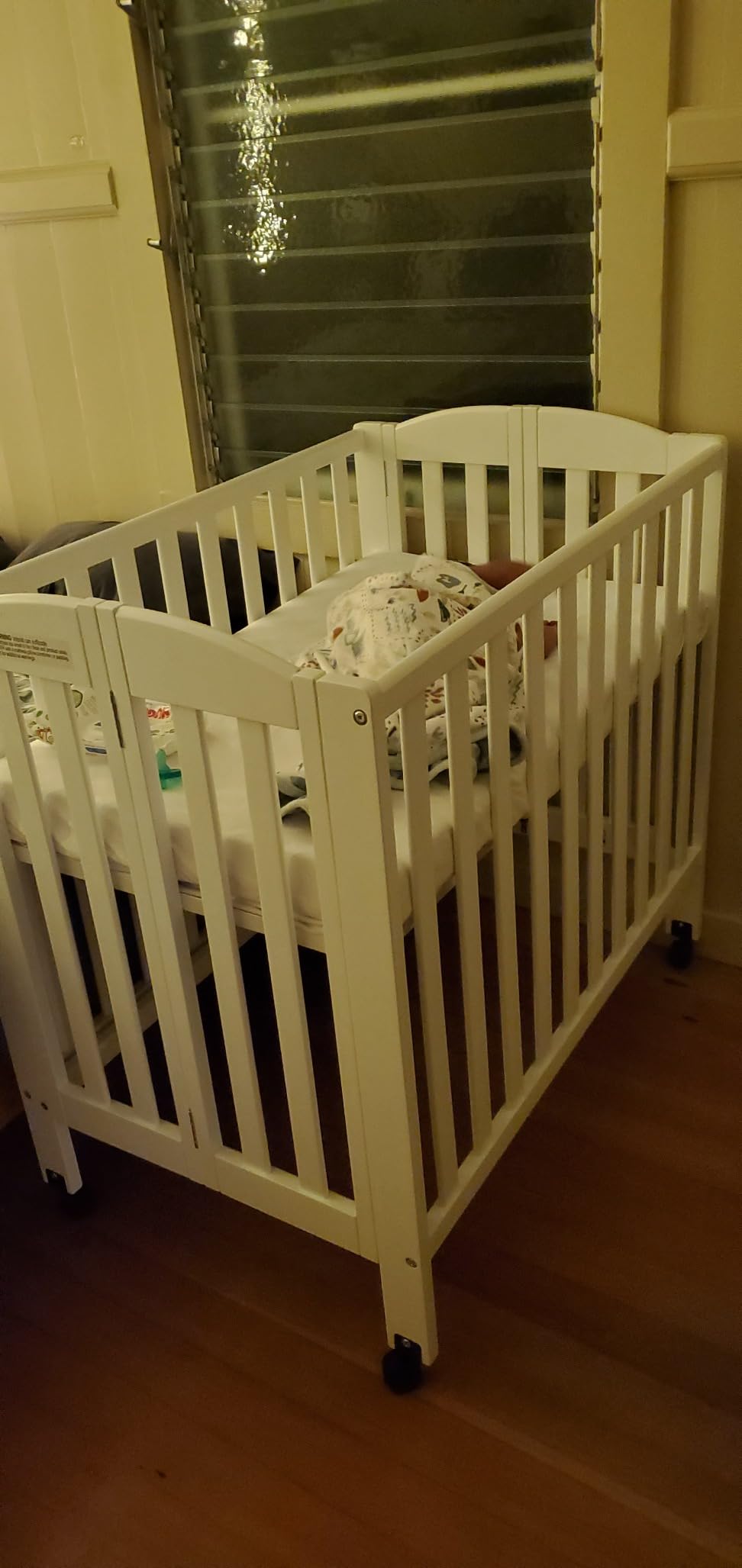 Dream On Me Mini Folding 3-in-1 Portable Baby Crib, Sturdy Locking Wheels customer photo 1