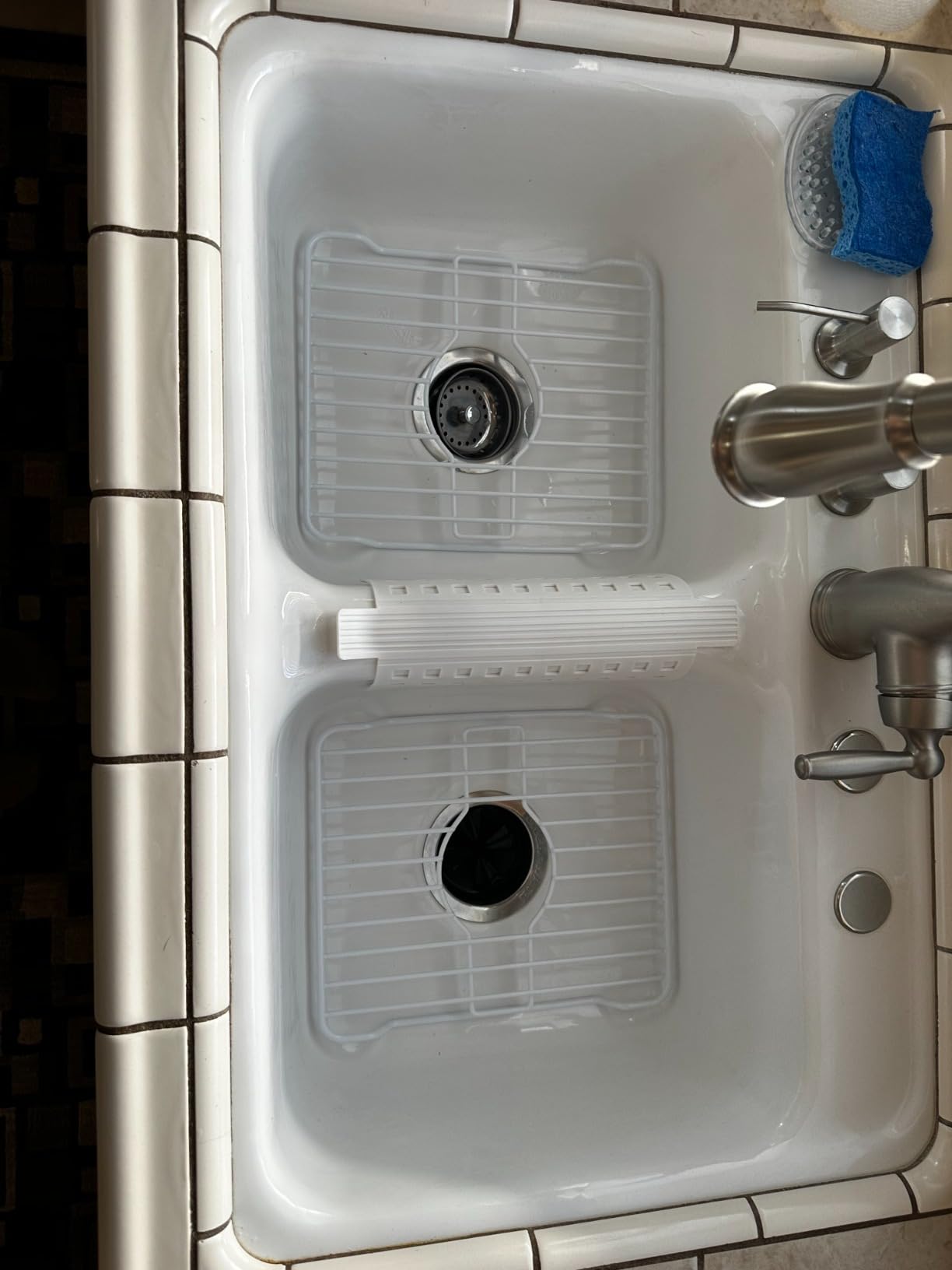 Better Houseware Small White Sink Protector for Kitchen Sink, Metal Grid Mat Fits Compact Single-Bowl Sinks, 12x10.25 in customer photo 2