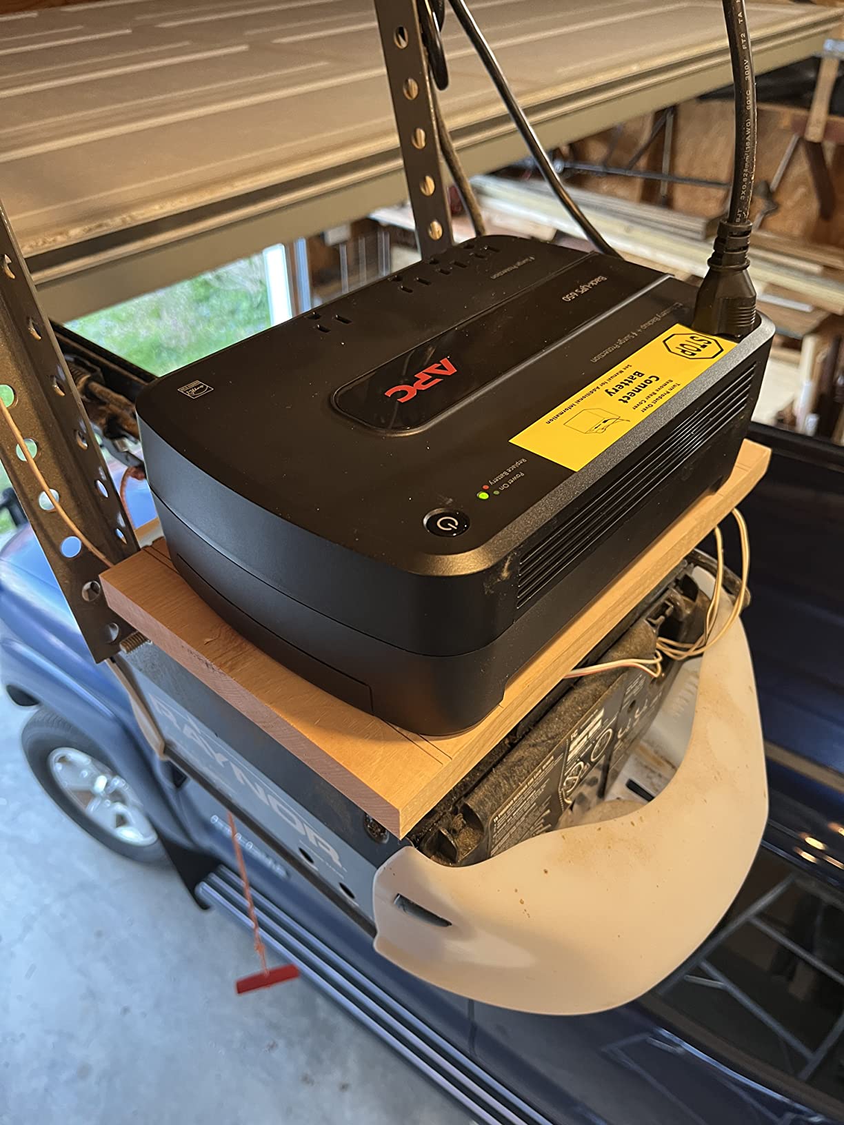 APC Battery Backup 650VA/390W Uninterruptible Power Supply for PC, BE650G1 customer photo 2