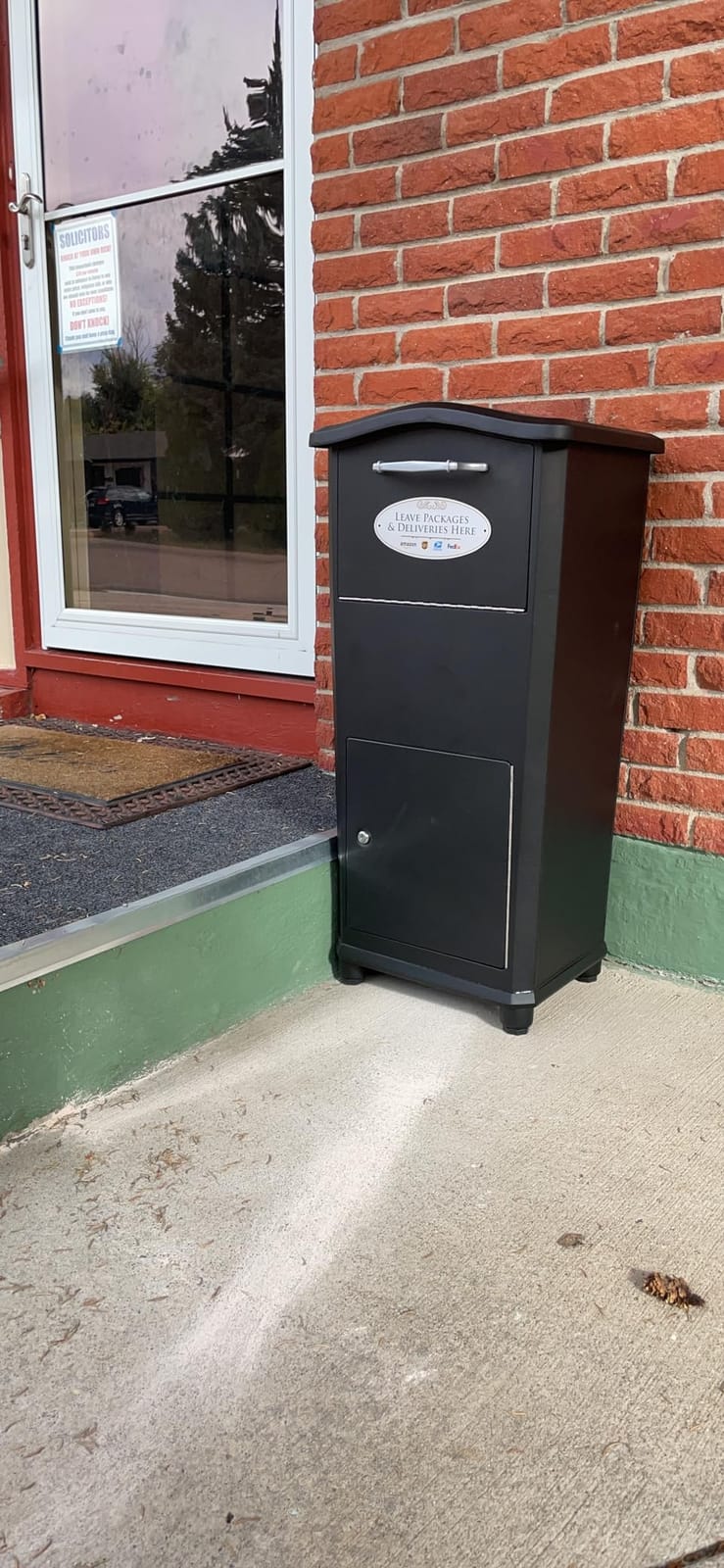 Architectural Mailboxes 6900B Elephantrunk Parcel Drop Box Black customer photo 2