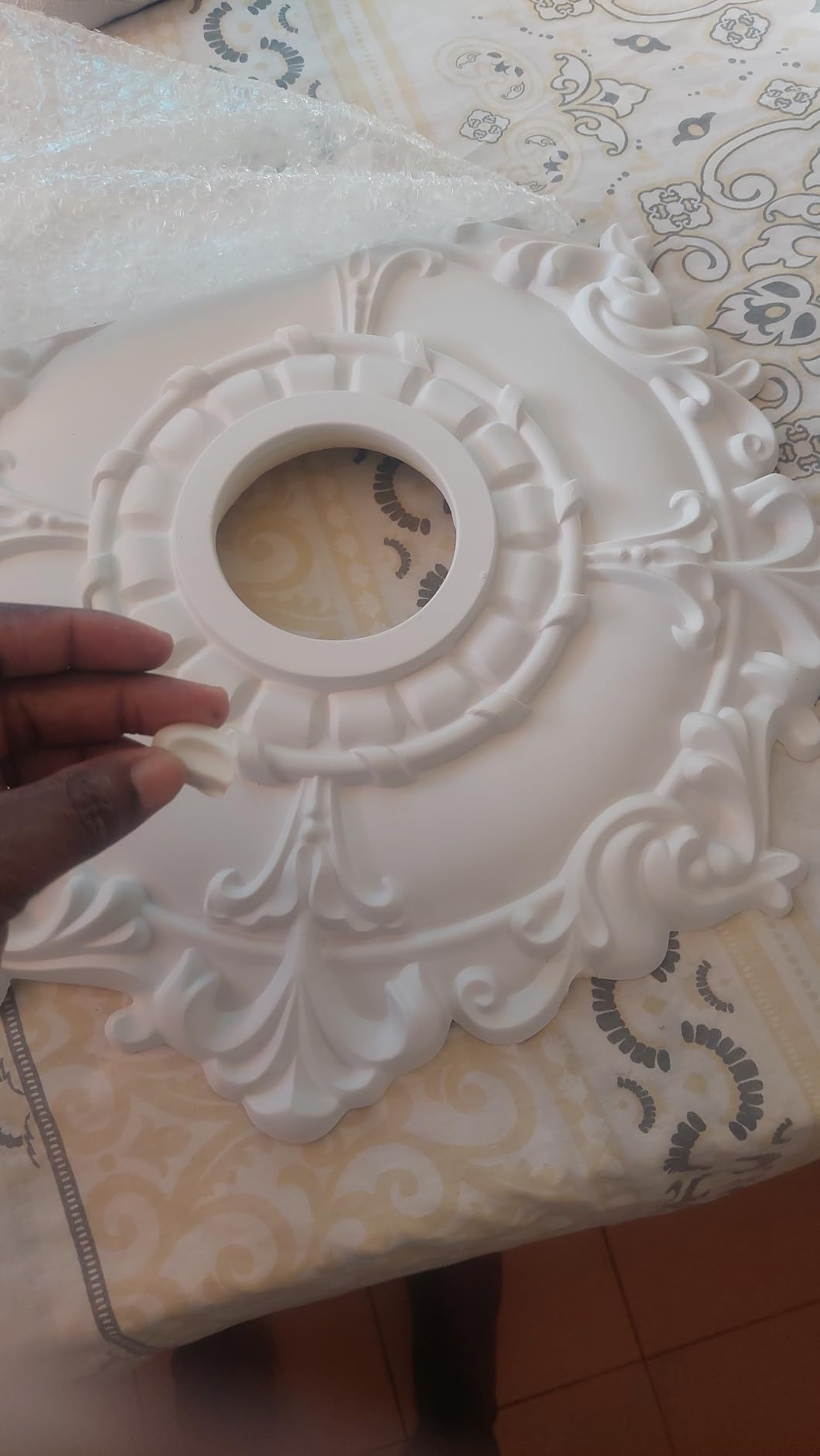 Ekena Millwork CM18RL 18-Inch OD x 3 1/2-Inch ID x 1 1/2-Inch Riley Ceiling Medallion customer photo 1