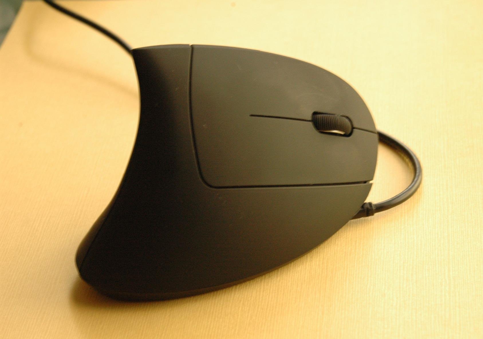 Anker USB Wired Vertical Mouse, Ergonomic Mouse for Computer and Laptops customer photo 1