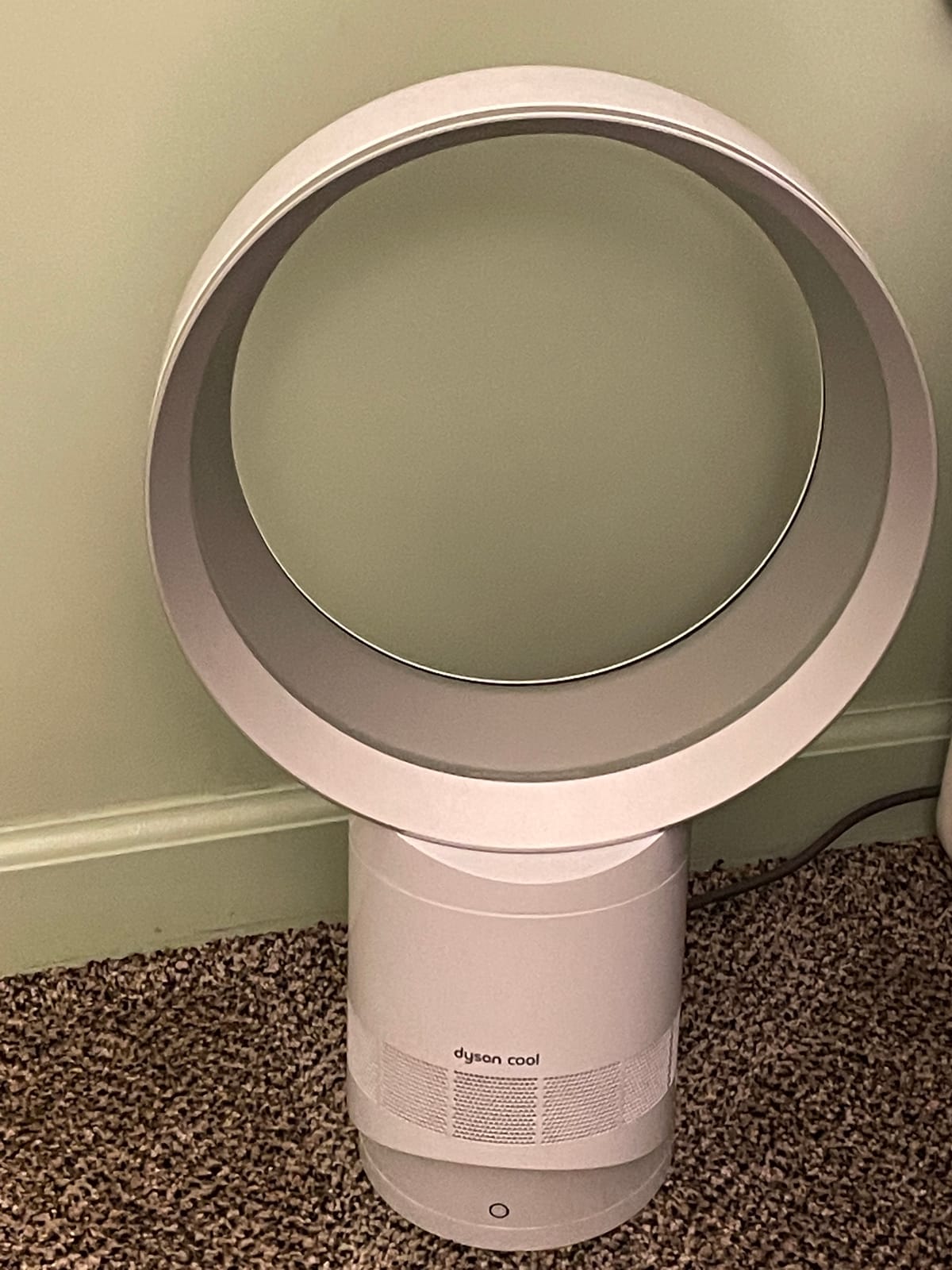Dyson Air Multiplier AM06 Table Fan, 10 Inches, White/Silver (49095-01) customer photo 1