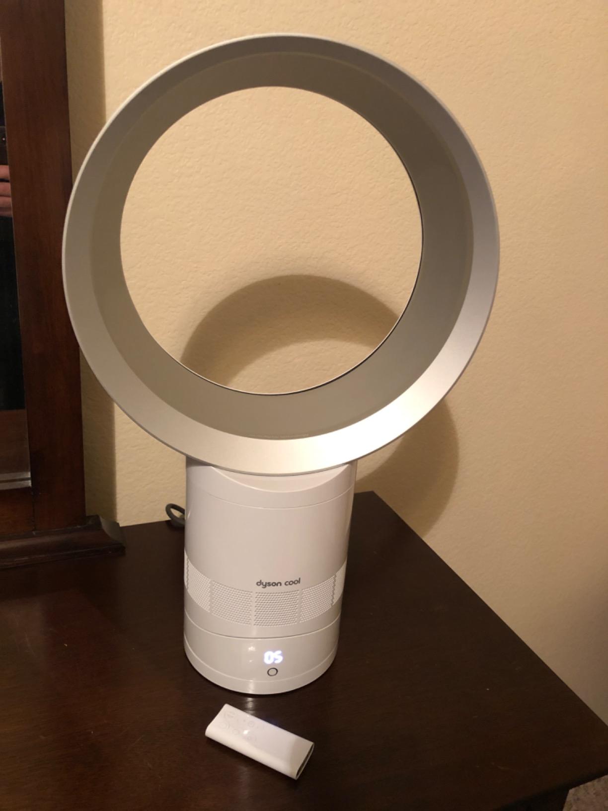 Dyson Air Multiplier AM06 Table Fan, 10 Inches, White/Silver (49095-01) customer photo 2
