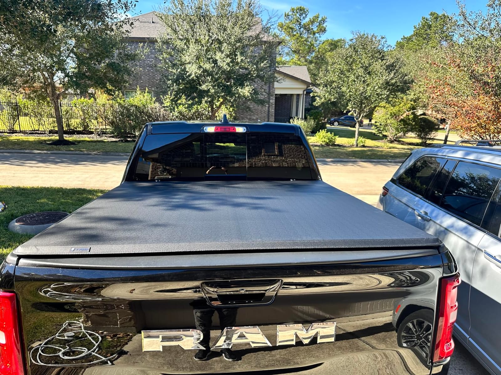 Tyger Auto T3 Soft Tri-fold Truck Bed Tonneau Cover Compatible with 2002-2018 Dodge Ram 1500; 2003-2026 2500 3500; 2019-2024 Classic | 6'4
