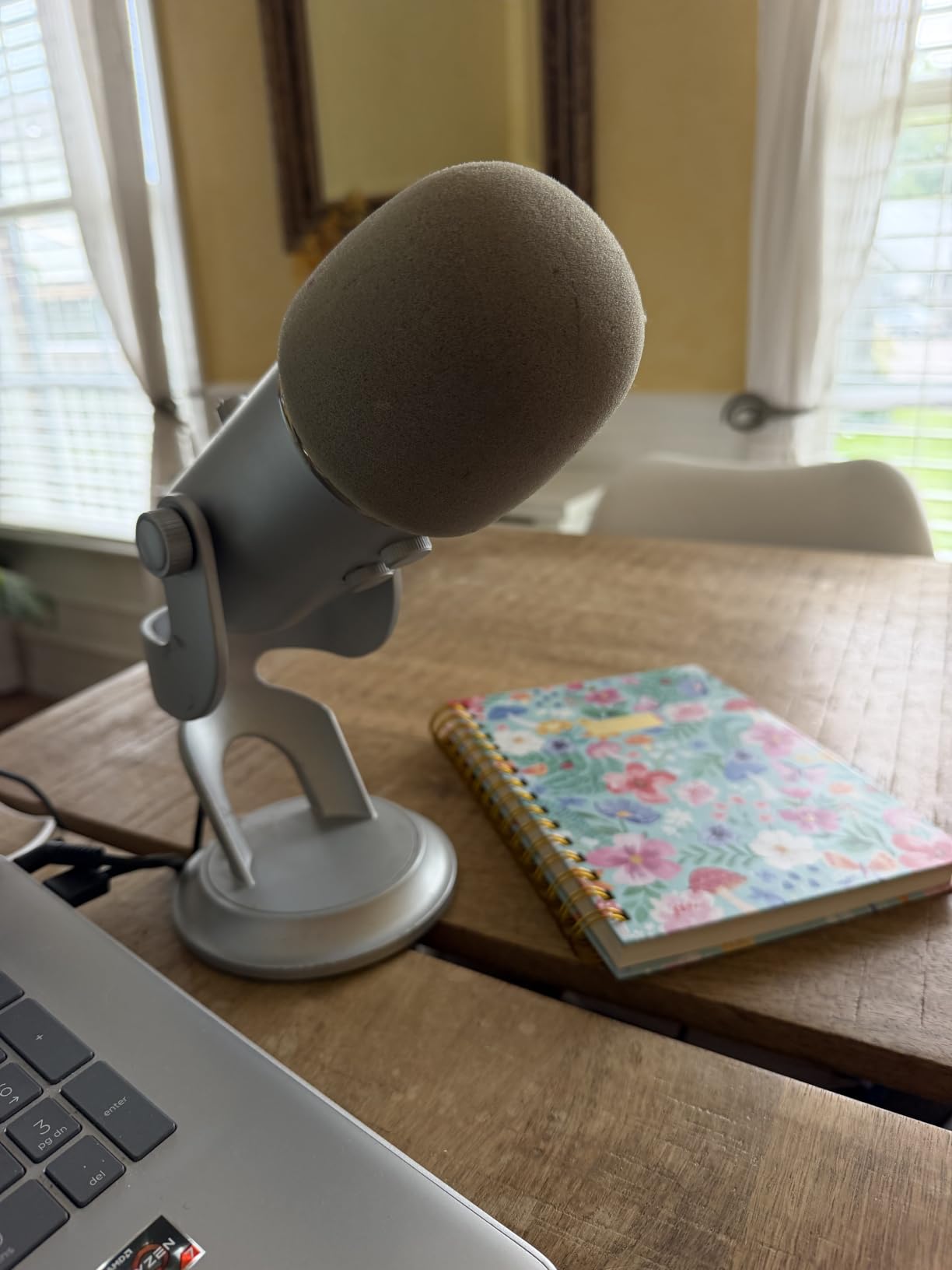 Logitech Creators Blue Yeti USB Microphone for PC, Mac, Gaming, Recording, Streaming, Podcasting, Studio and Computer Condenser Mic with Blue VO!CE effects, 4 Pickup Patterns, Plug and Play - Blackout customer photo 1