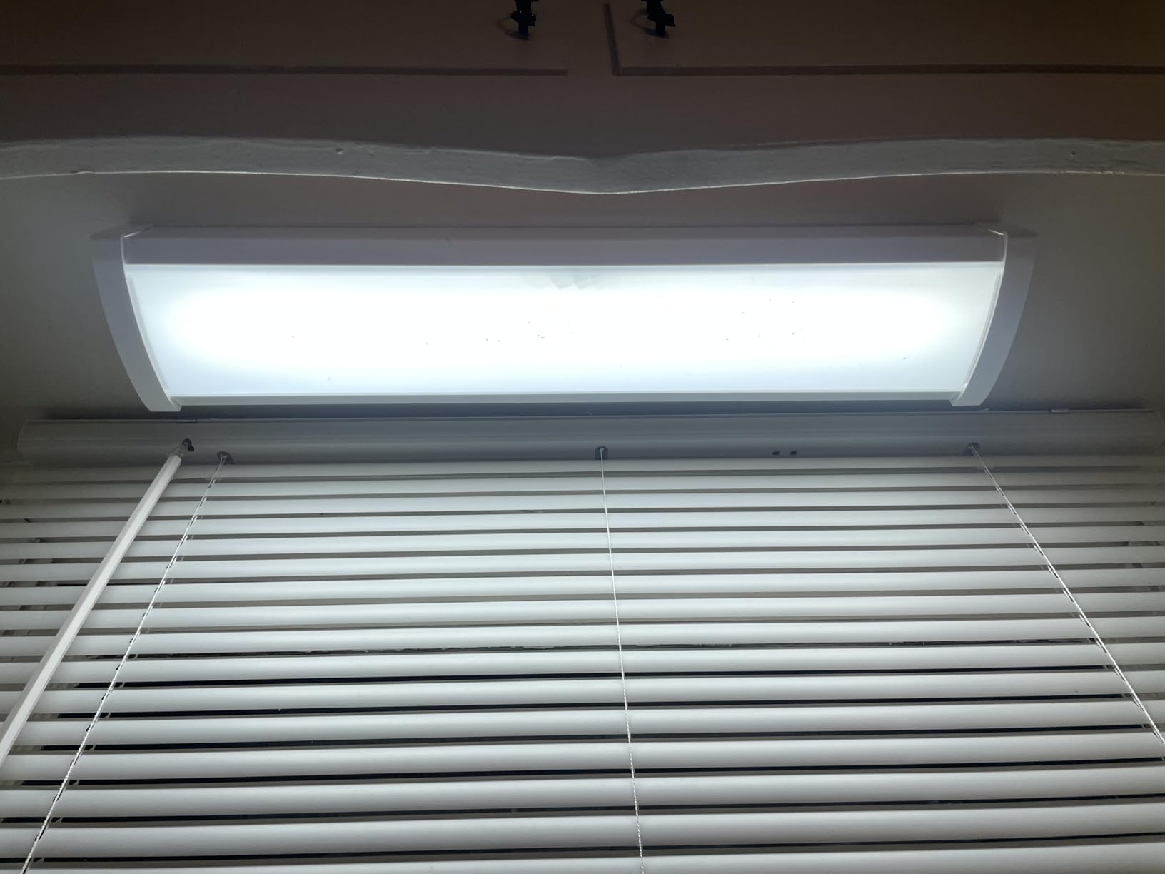 Lithonia Lighting 4' Low-Profile LED Wraparound Light Fixture, 4000K, 120V customer photo 2