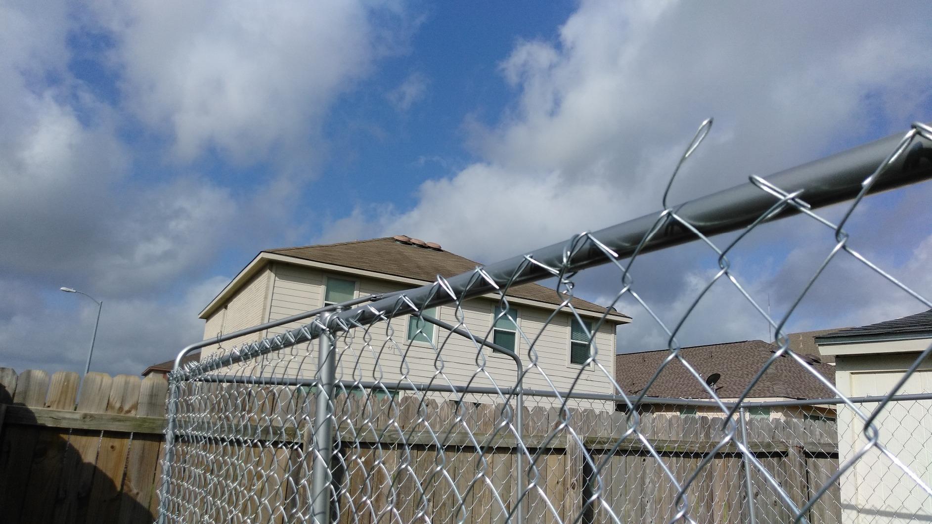 Lucky Dog 10' x 10' x 6' Heavy Duty Outdoor Welded Galvanized Steel Chain Link Dog Kennel Enclosure with 2 Configurations and Latching Door, Silver customer photo 1