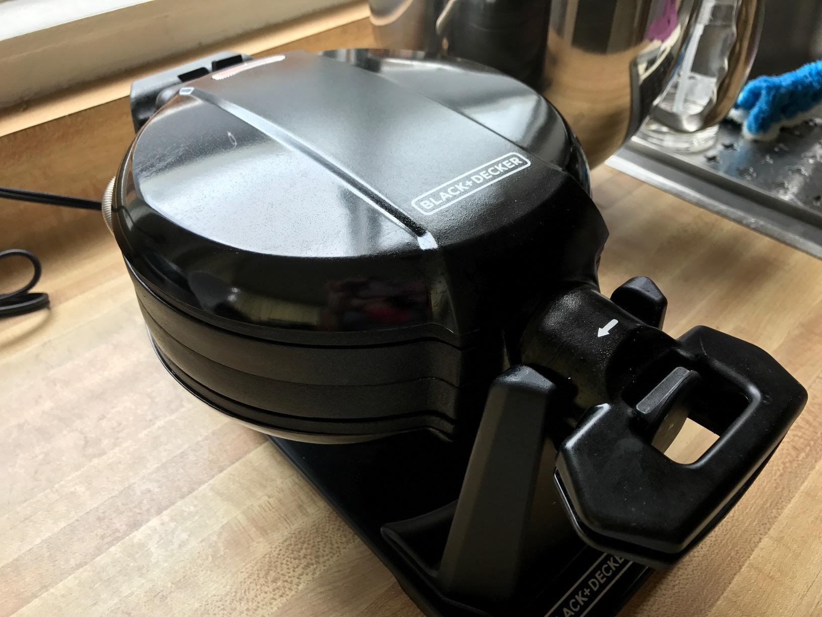 BLACK+DECKER Rotating Belgian Waffle Maker customer photo 2