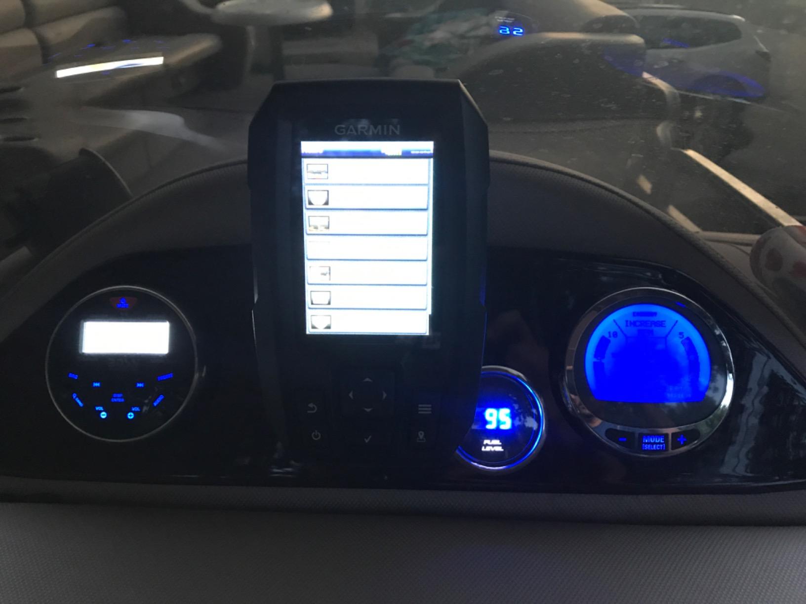 BOSS Audio Systems MGR350B Amplified Bluetooth Boat Gauge Receiver, No DVD customer photo 1