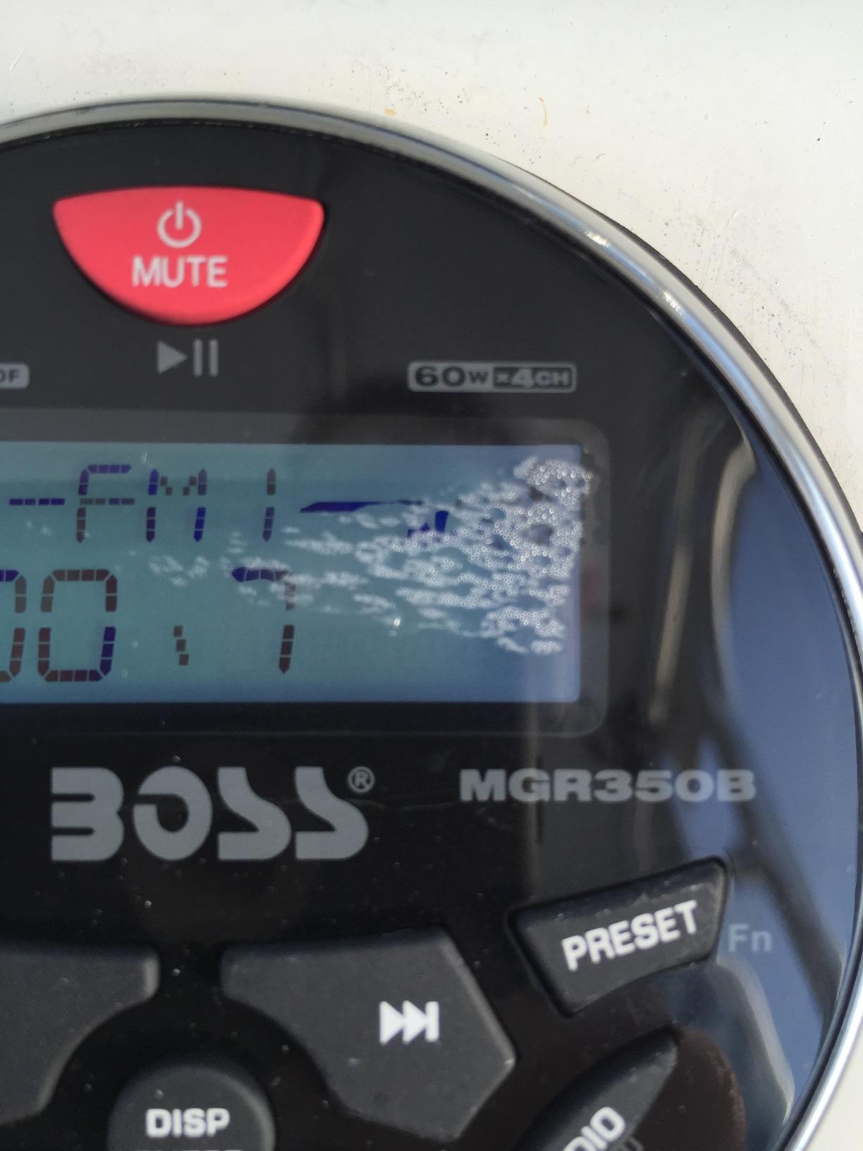 BOSS Audio Systems MGR350B Amplified Bluetooth Boat Gauge Receiver, No DVD customer photo 2
