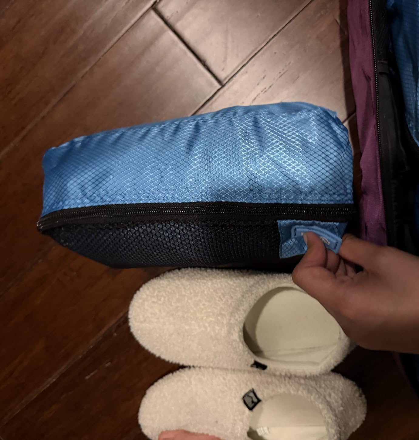 Amazon Essentials 4-Piece Packing Cubes Travel Accessories Set, Space-Saving Luggage Organizer with Double Zipper, Mesh Top Panel, Medium, Gray (Previously Amazon Basics) customer photo 2