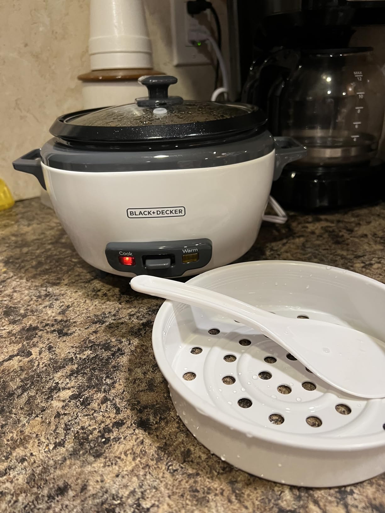 BLACK+DECKER 6-Cup Rice Cooker with Steaming Basket customer photo 2
