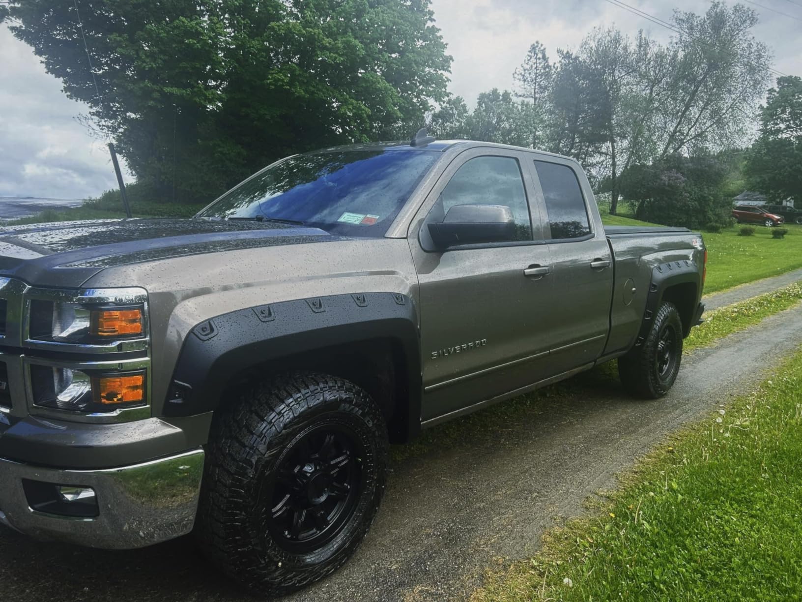 Tyger Auto Fender Flare Compatible with 2014-2018 Chevy Silverado 1500; 2015-2019 2500 3500HD 6.5' & 8' Bed, Smooth Textured Black Paintable Bolt-Riveted Style 4pc | TG-FF8C4128 customer photo 1
