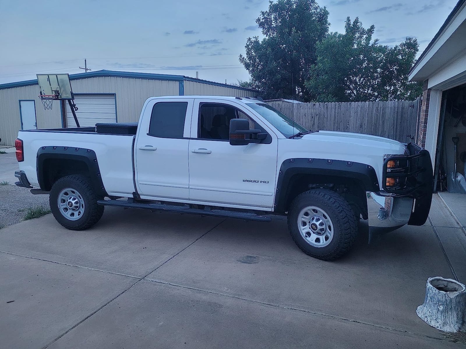Tyger Auto Fender Flare Compatible with 2014-2018 Chevy Silverado 1500; 2015-2019 2500 3500HD 6.5' & 8' Bed, Smooth Textured Black Paintable Bolt-Riveted Style 4pc | TG-FF8C4128 customer photo 2