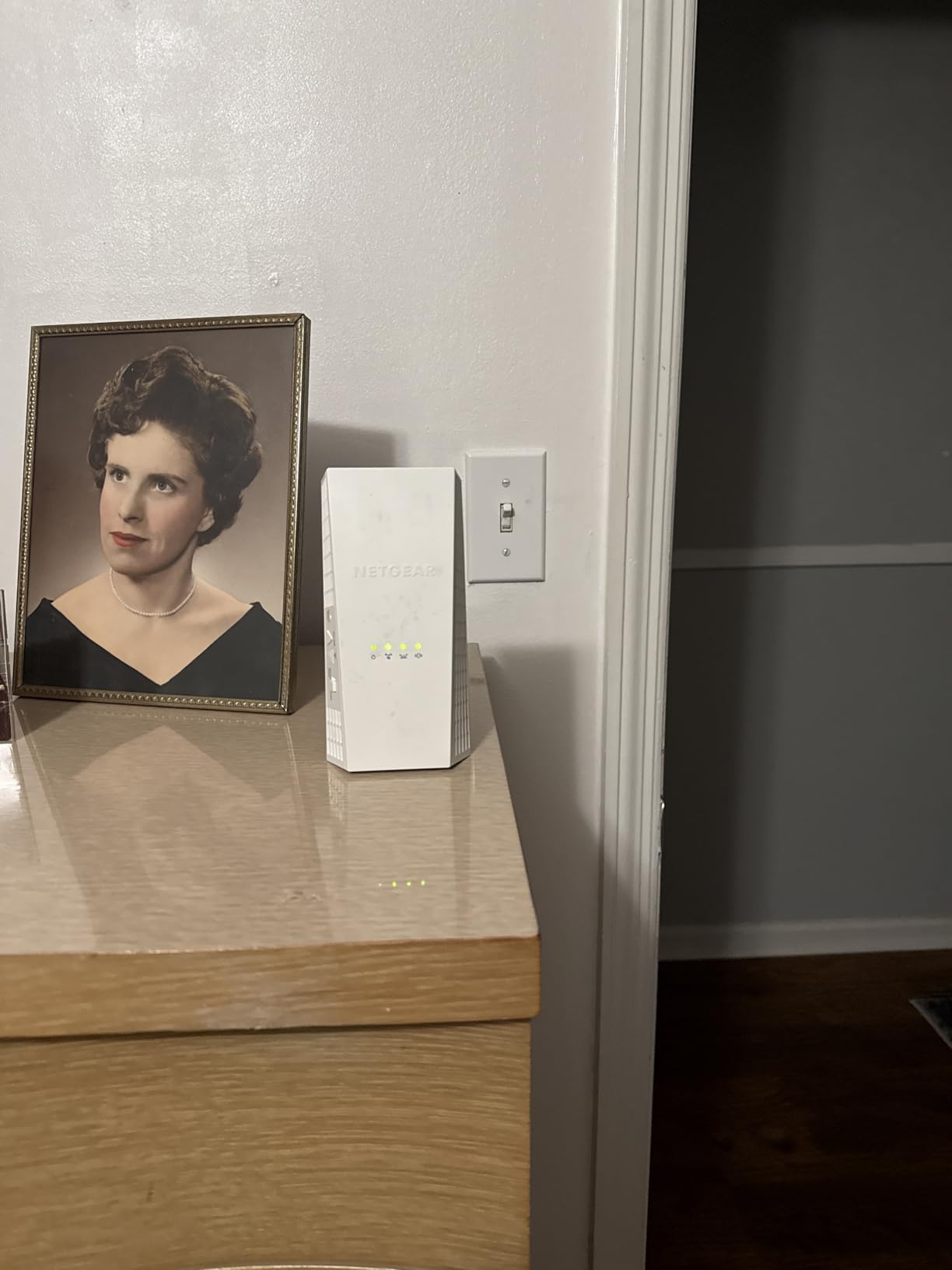 NETGEAR WiFi Extender EX6400, up to 2,100 sq ft, 1.9 Gbps customer photo 2
