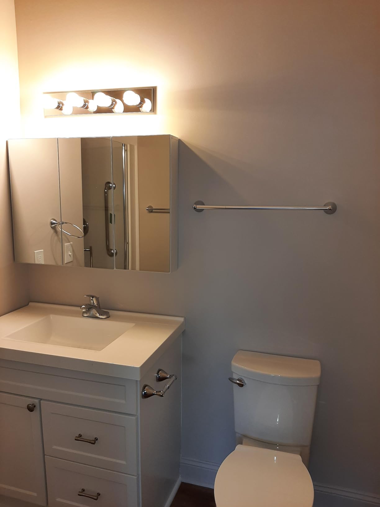 Tangkula Mirrored Medicine Cabinet, Large Wide Wall Mounted Storage Cabinet with 3 Mirror Doors, Hanging Bathroom Organizer, White, 34.5 x 5 x 25.5 Inches customer photo 2