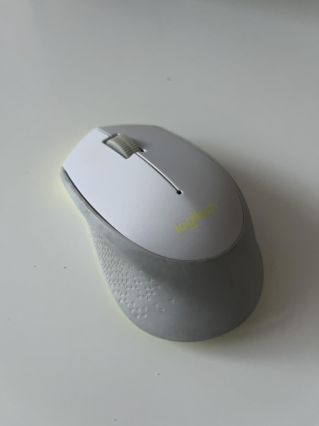 Logitech M330 Silent Plus Full Size 2.4 GHz Wireless Mouse - Black customer photo 2
