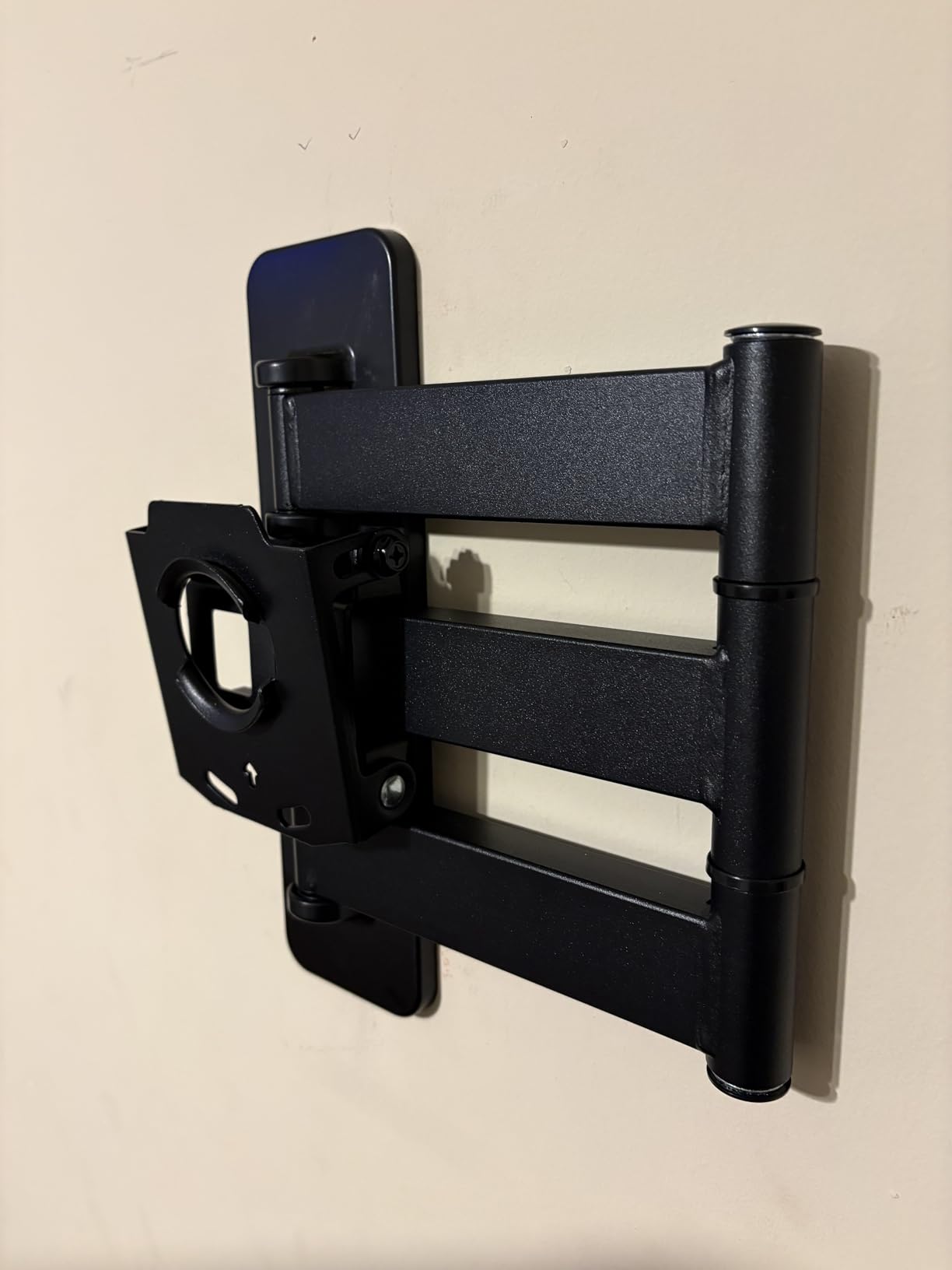 Amazon Basics Full Motion Articulating TV Wall Mount, with Swivel and Tilt, for 26